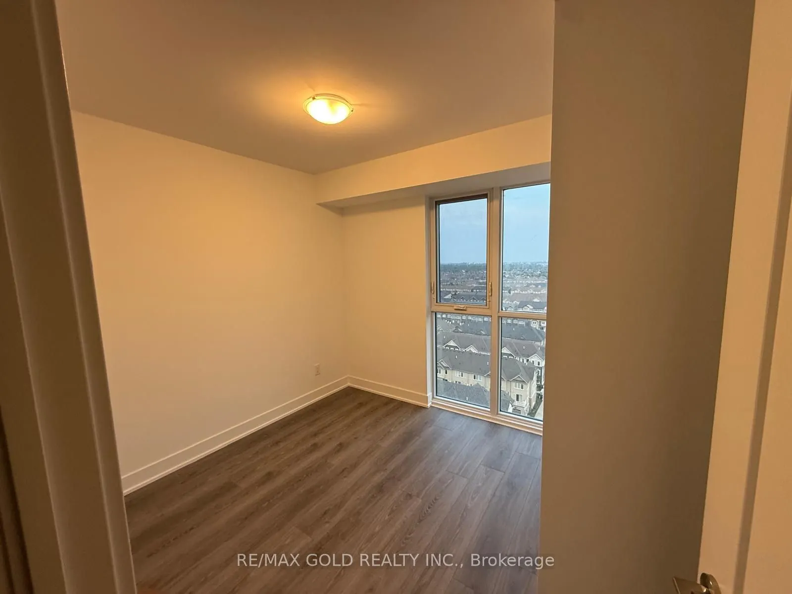 2545 Simcoe Street N, #1206