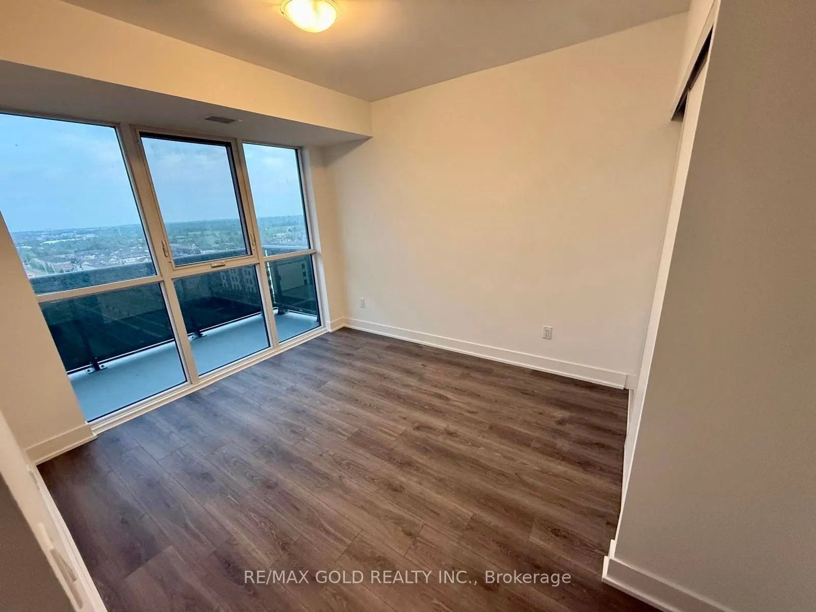 2545 Simcoe Street N, #1206