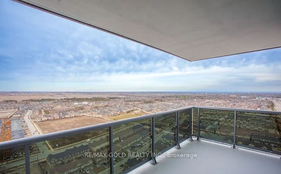 2545 Simcoe Street N, #1206