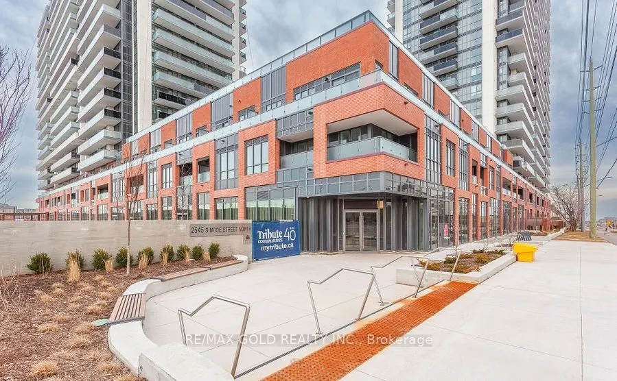 2545 Simcoe Street N, #1206