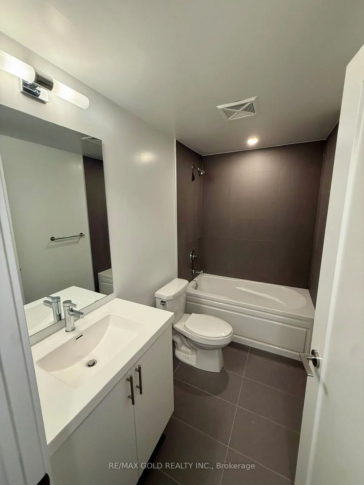 2545 Simcoe Street N, #1206