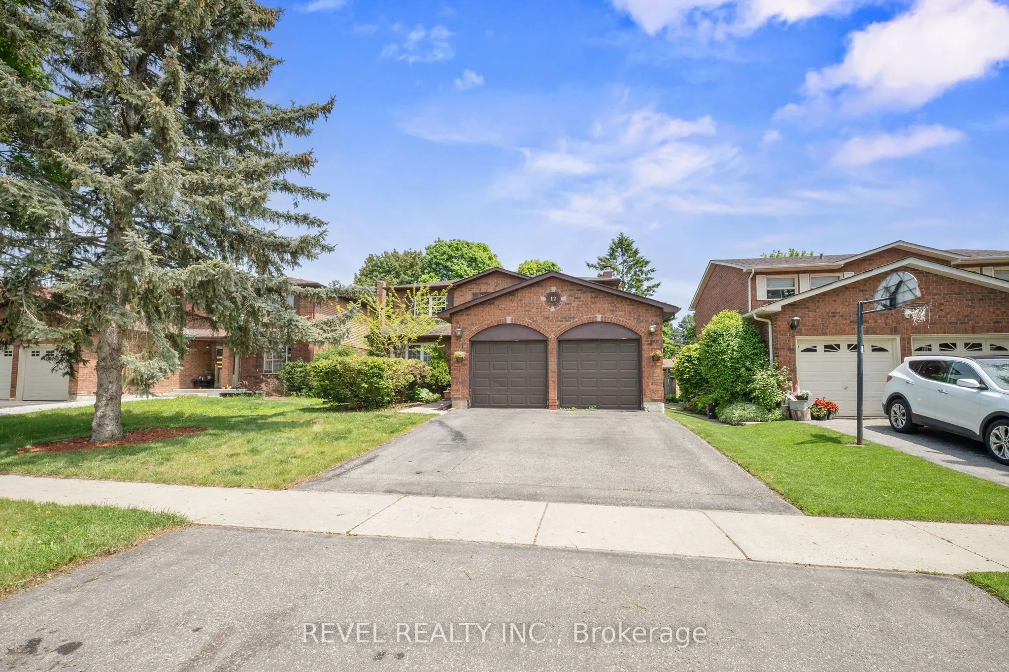 12 Robinson Crescent