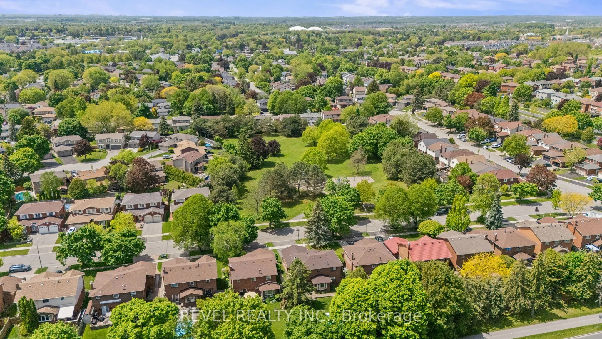 12 Robinson Crescent