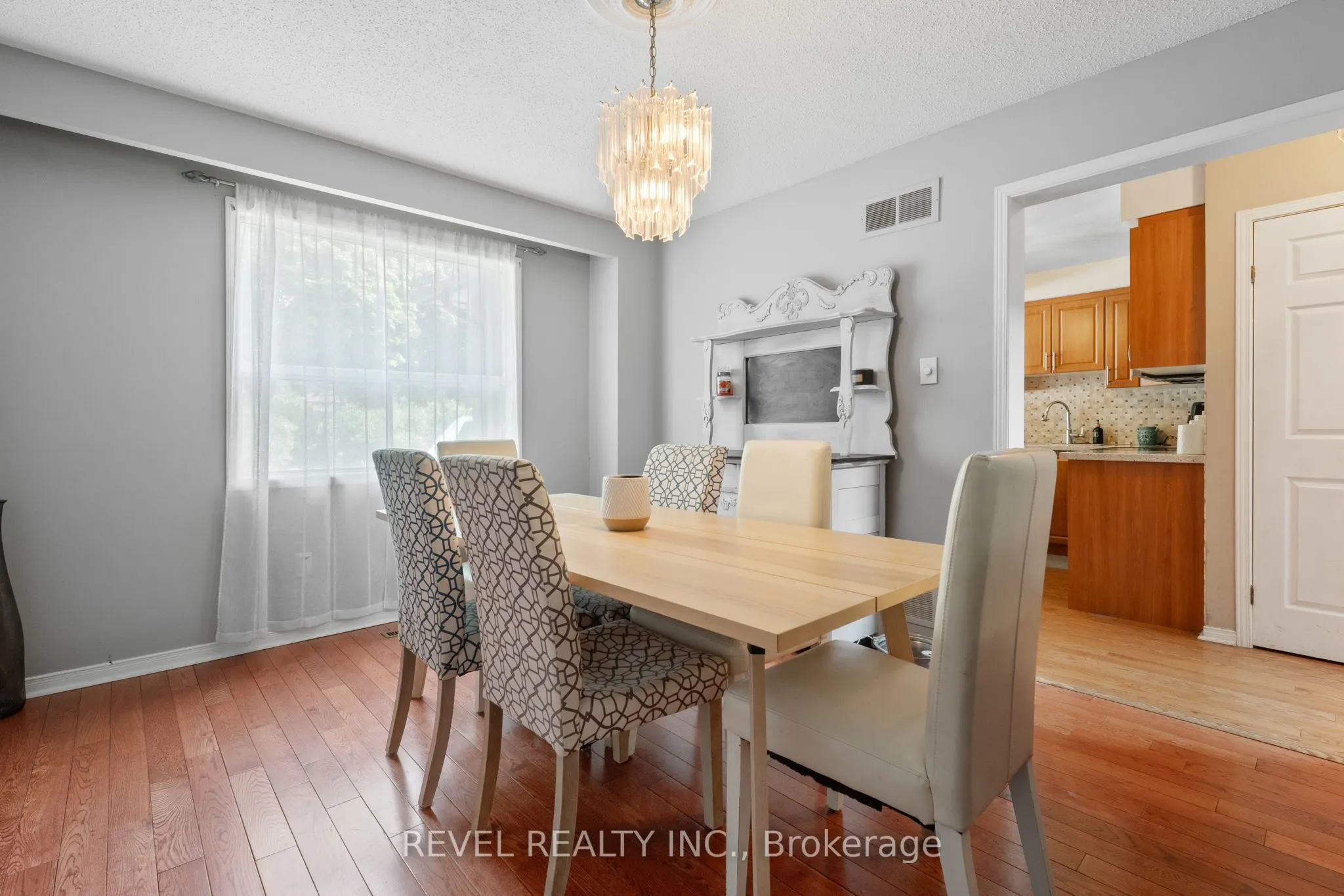 12 Robinson Crescent