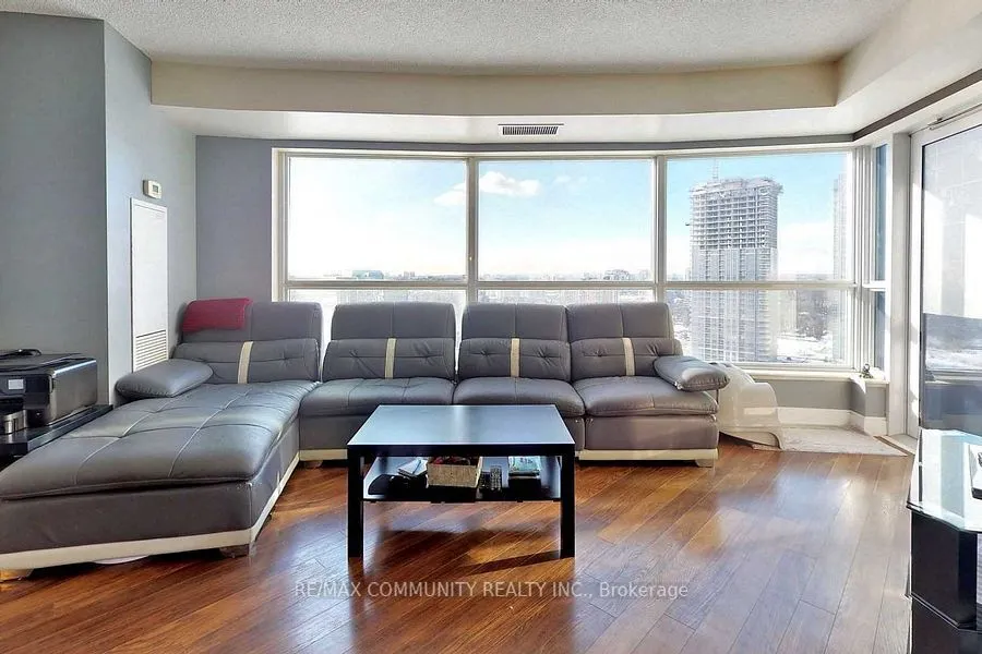 125 Village Green Square, #2109