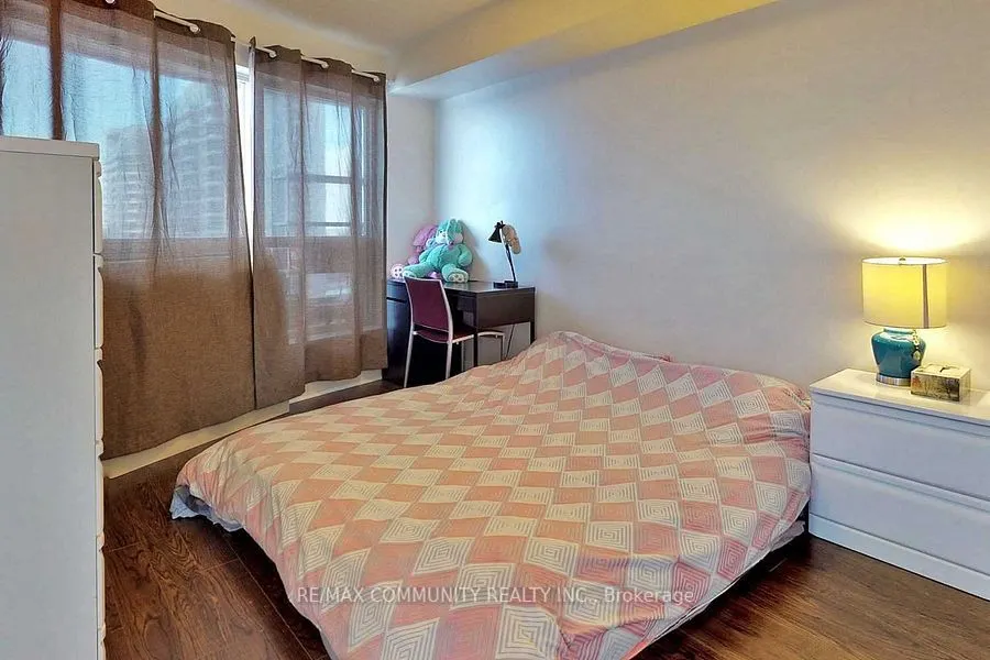 125 Village Green Square, #2109
