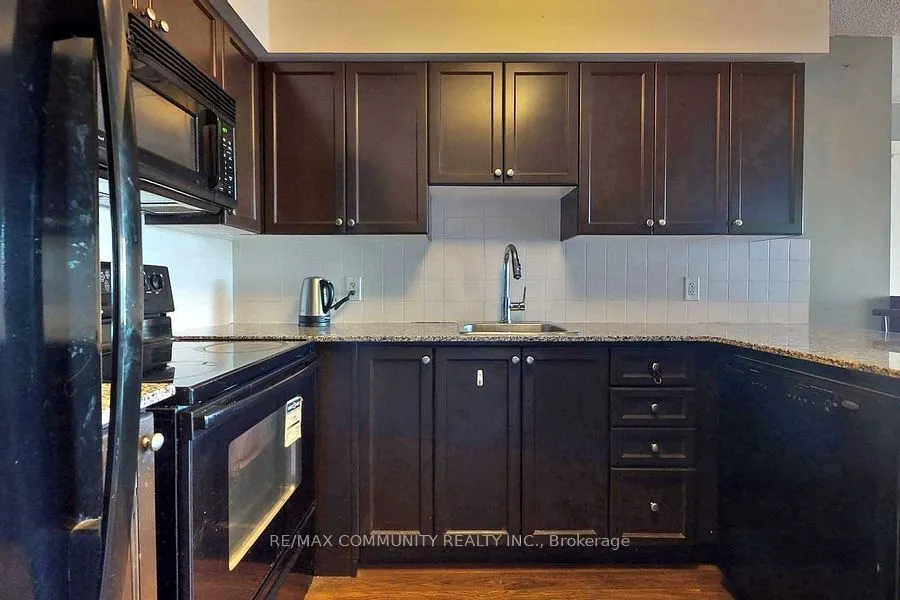 125 Village Green Square, #2109
