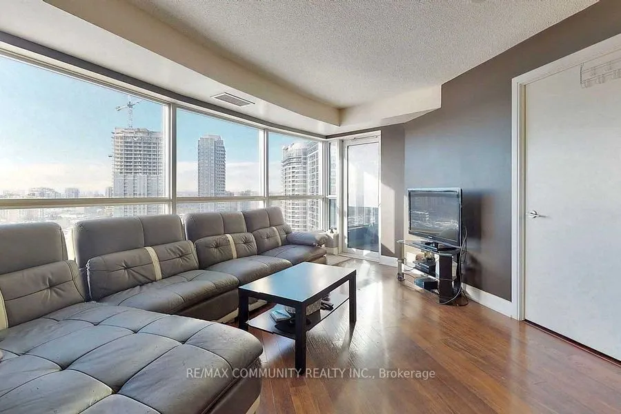 125 Village Green Square, #2109