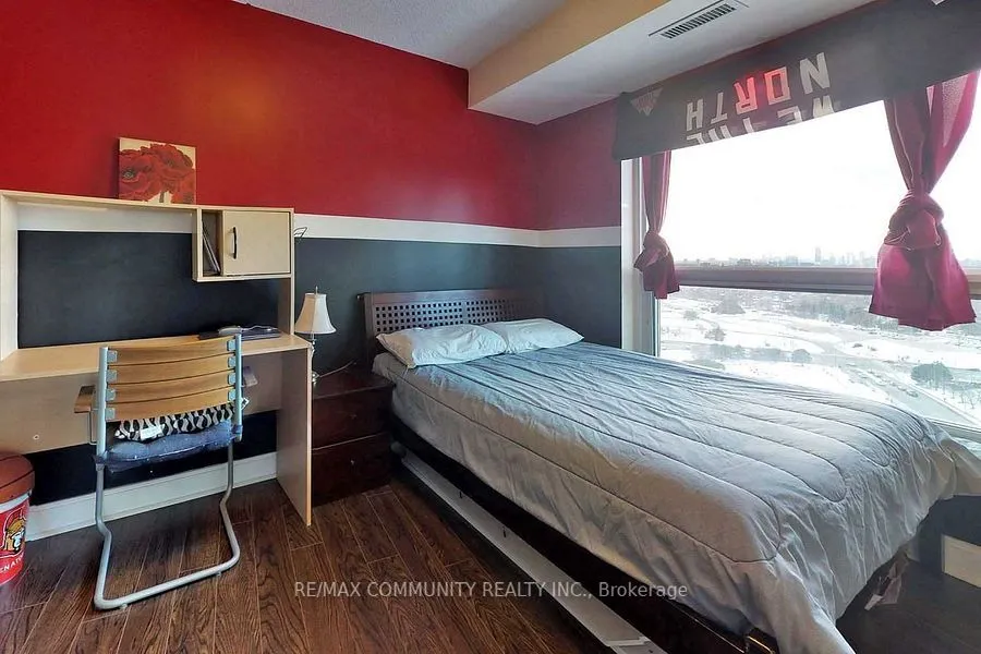 125 Village Green Square, #2109