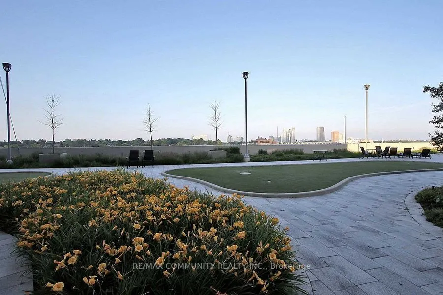 125 Village Green Square, #2109