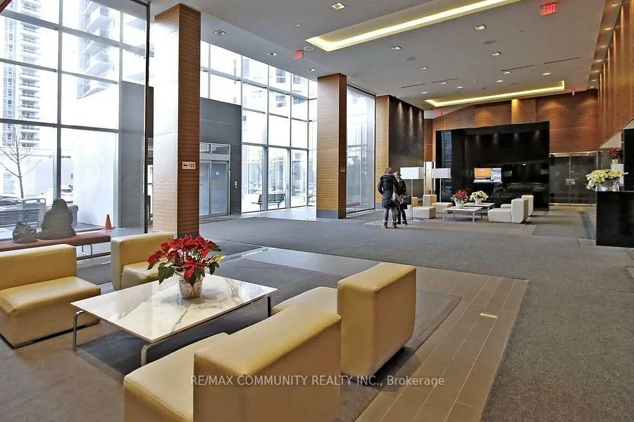 125 Village Green Square, #2109