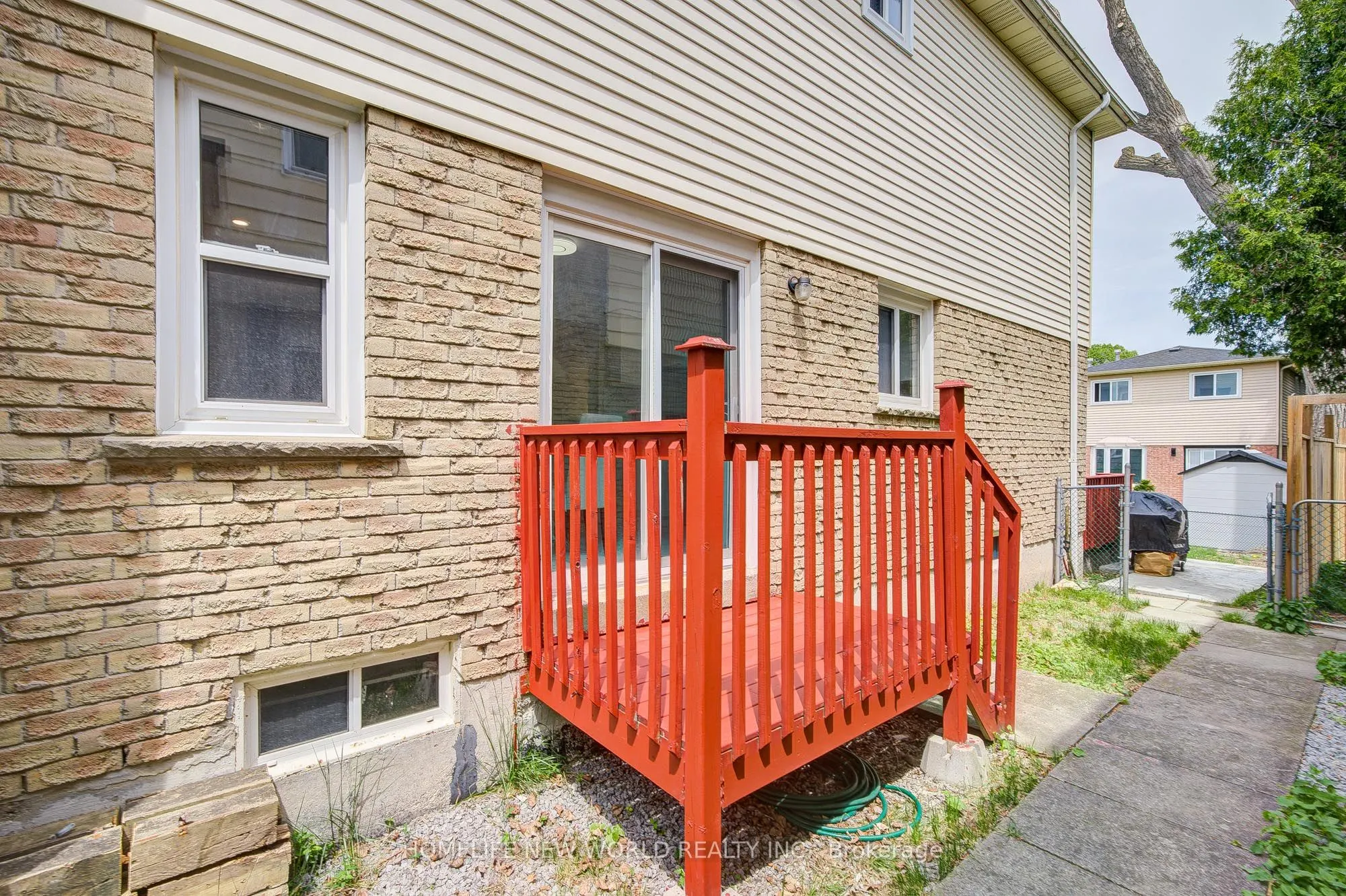 27 Massie Street