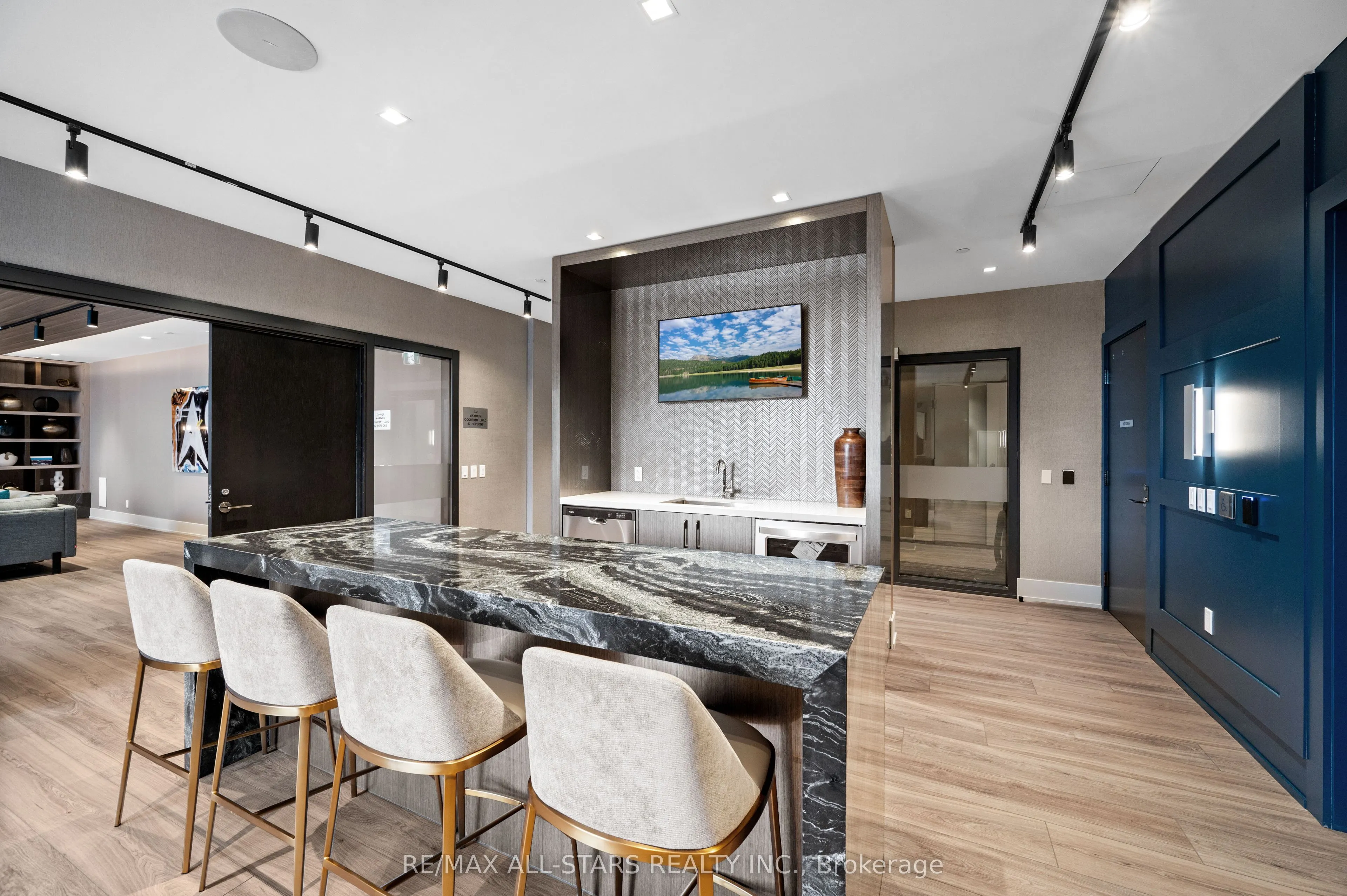 286 Main Street, #411