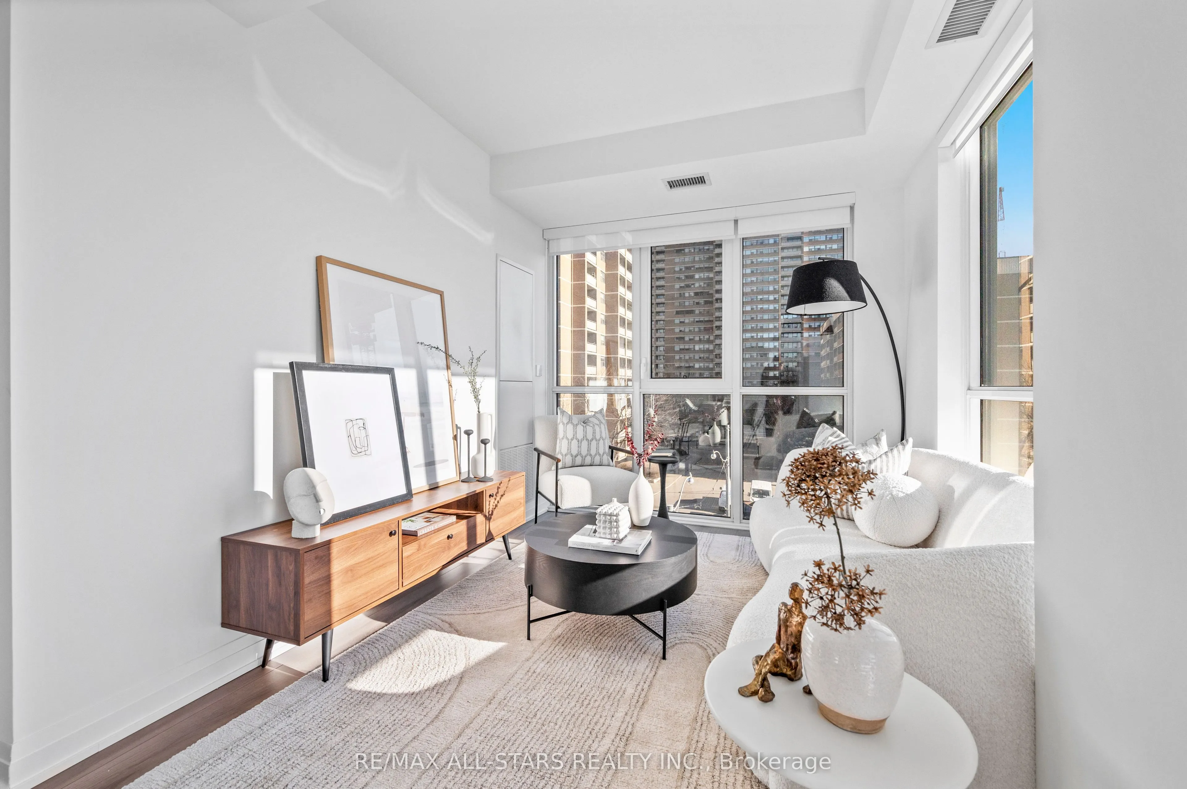 286 Main Street, #411