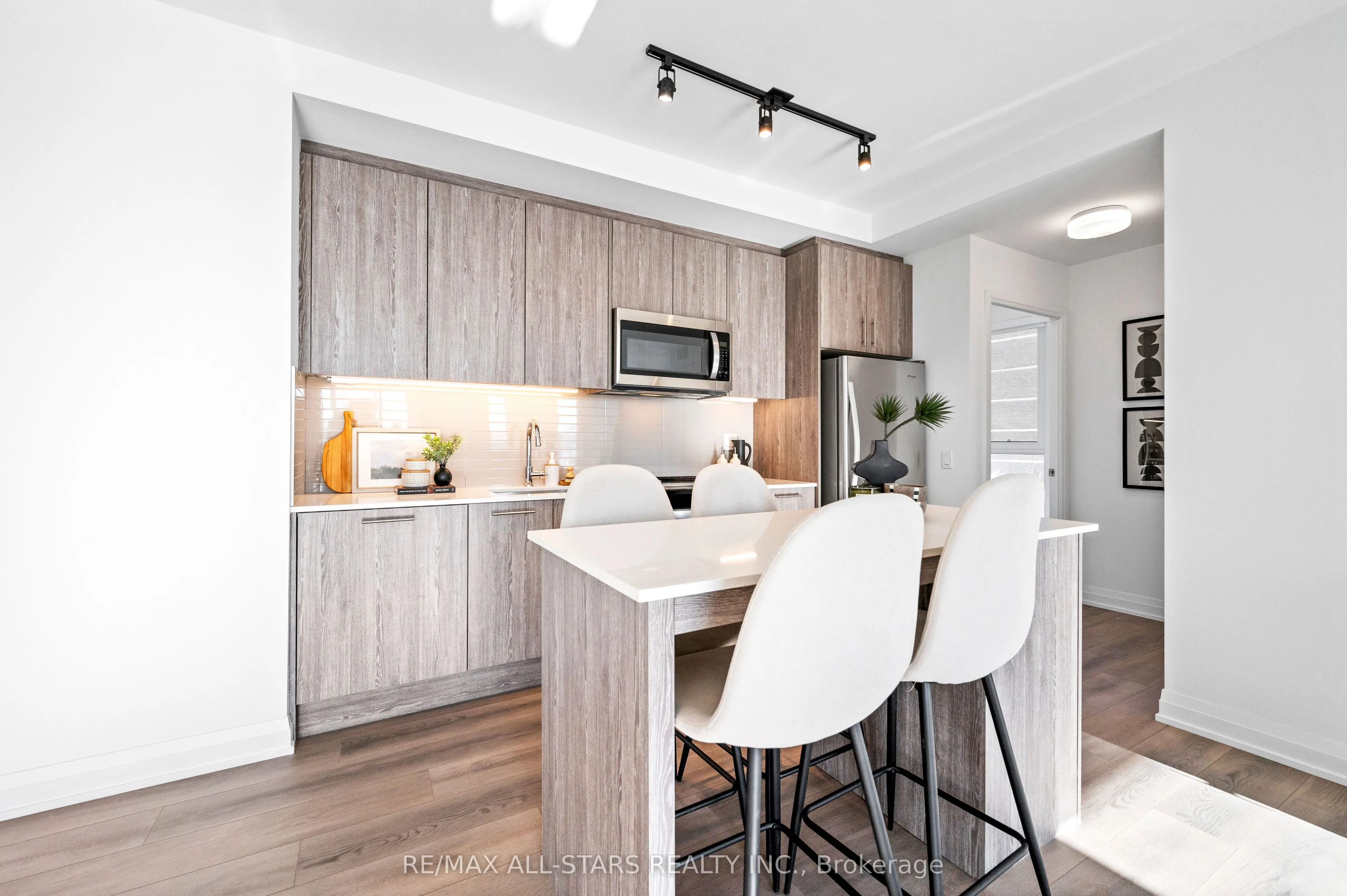 286 Main Street, #411