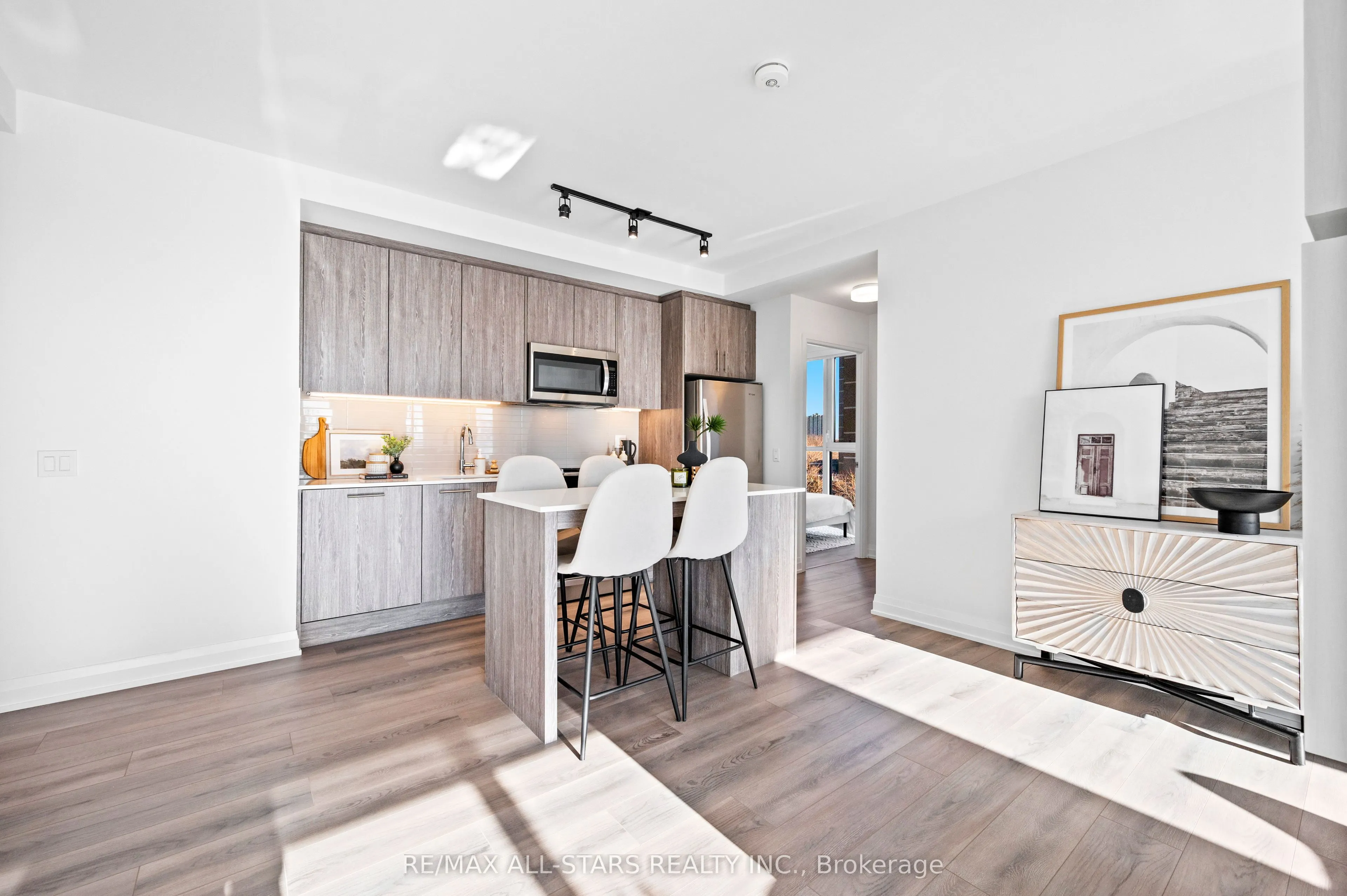 286 Main Street, #411