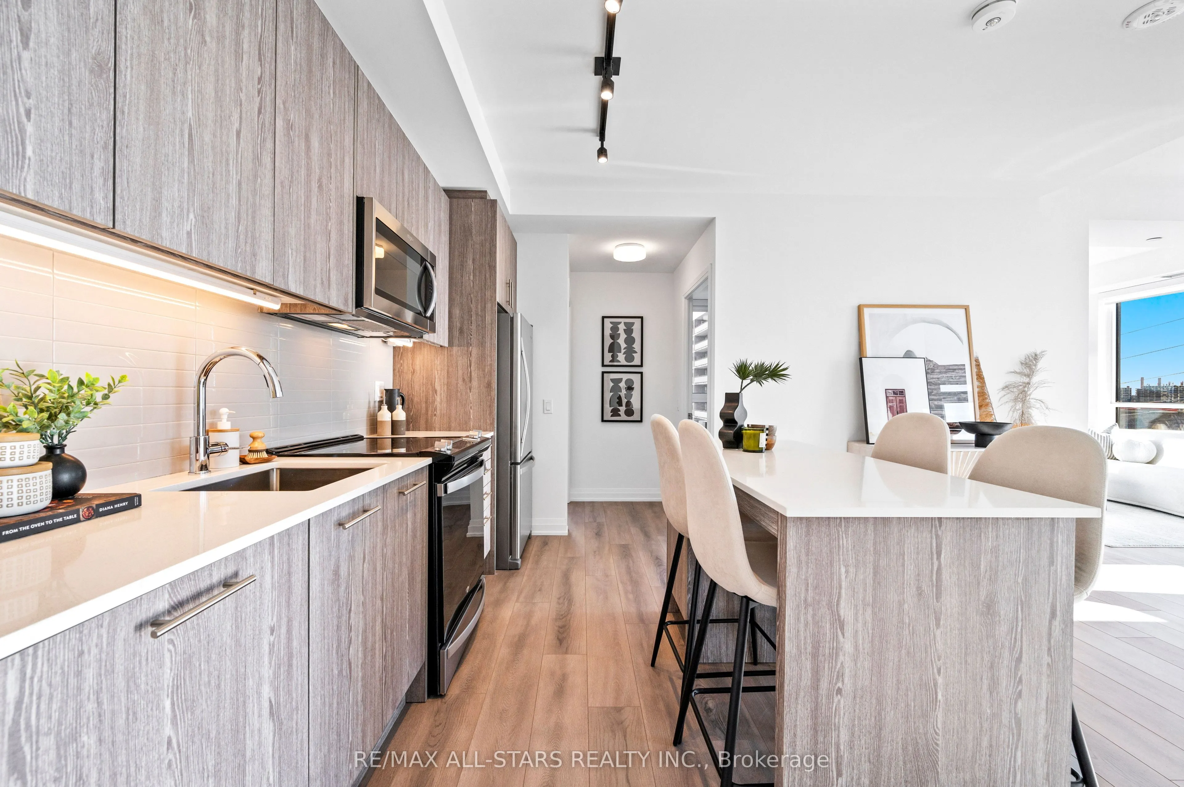 286 Main Street, #411
