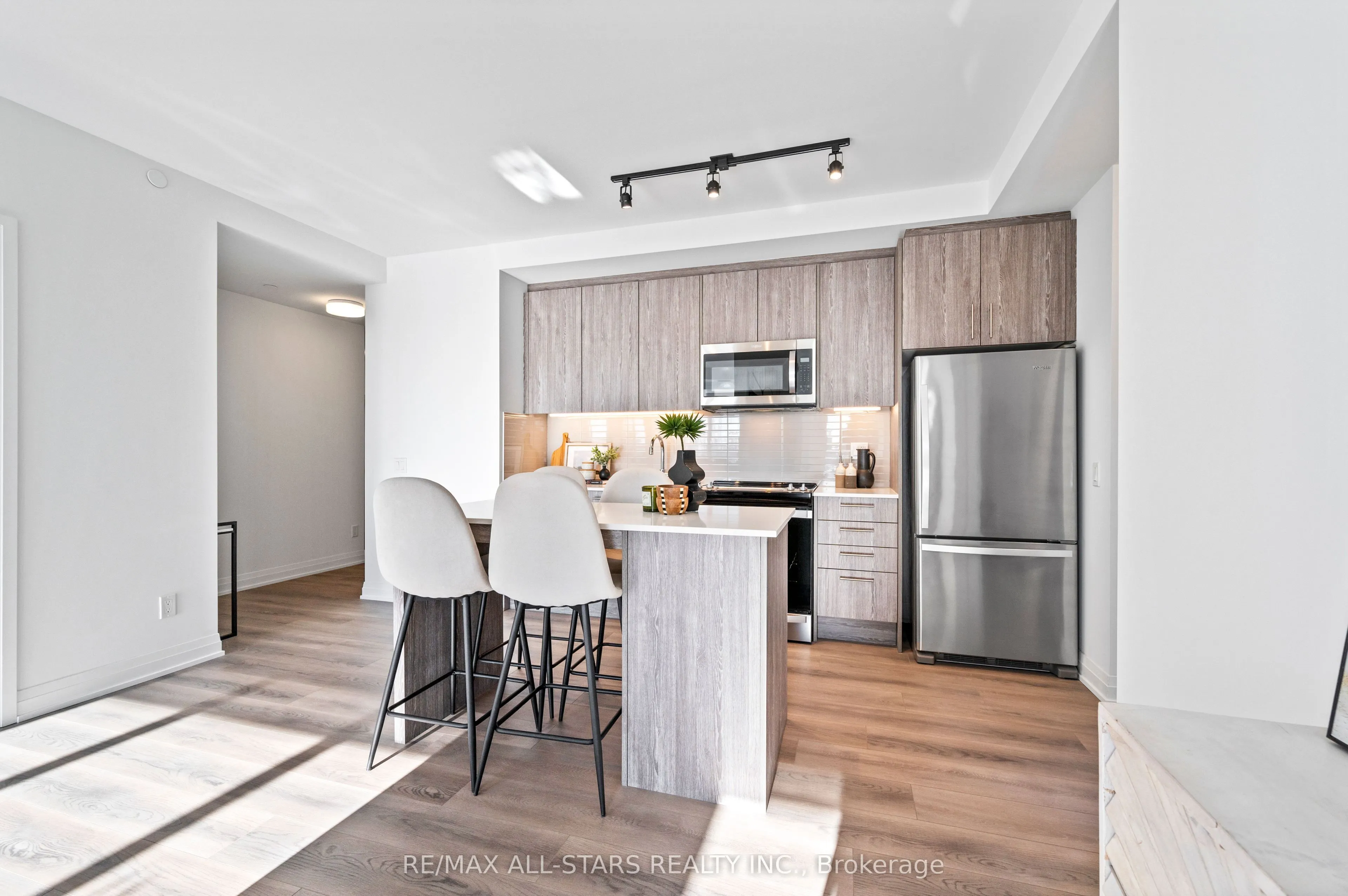 286 Main Street, #411