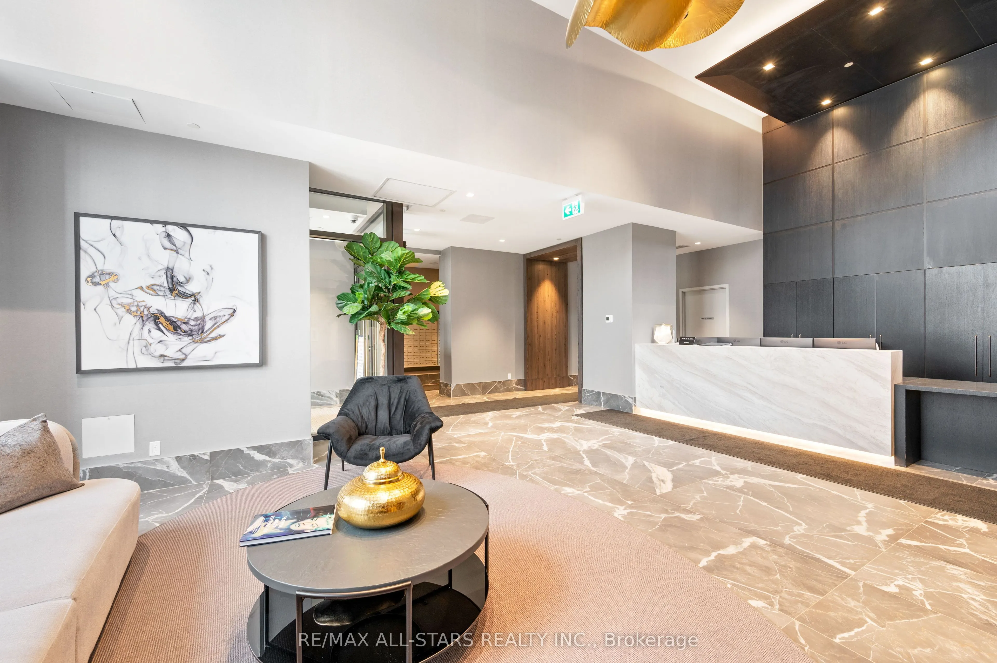 286 Main Street, #411