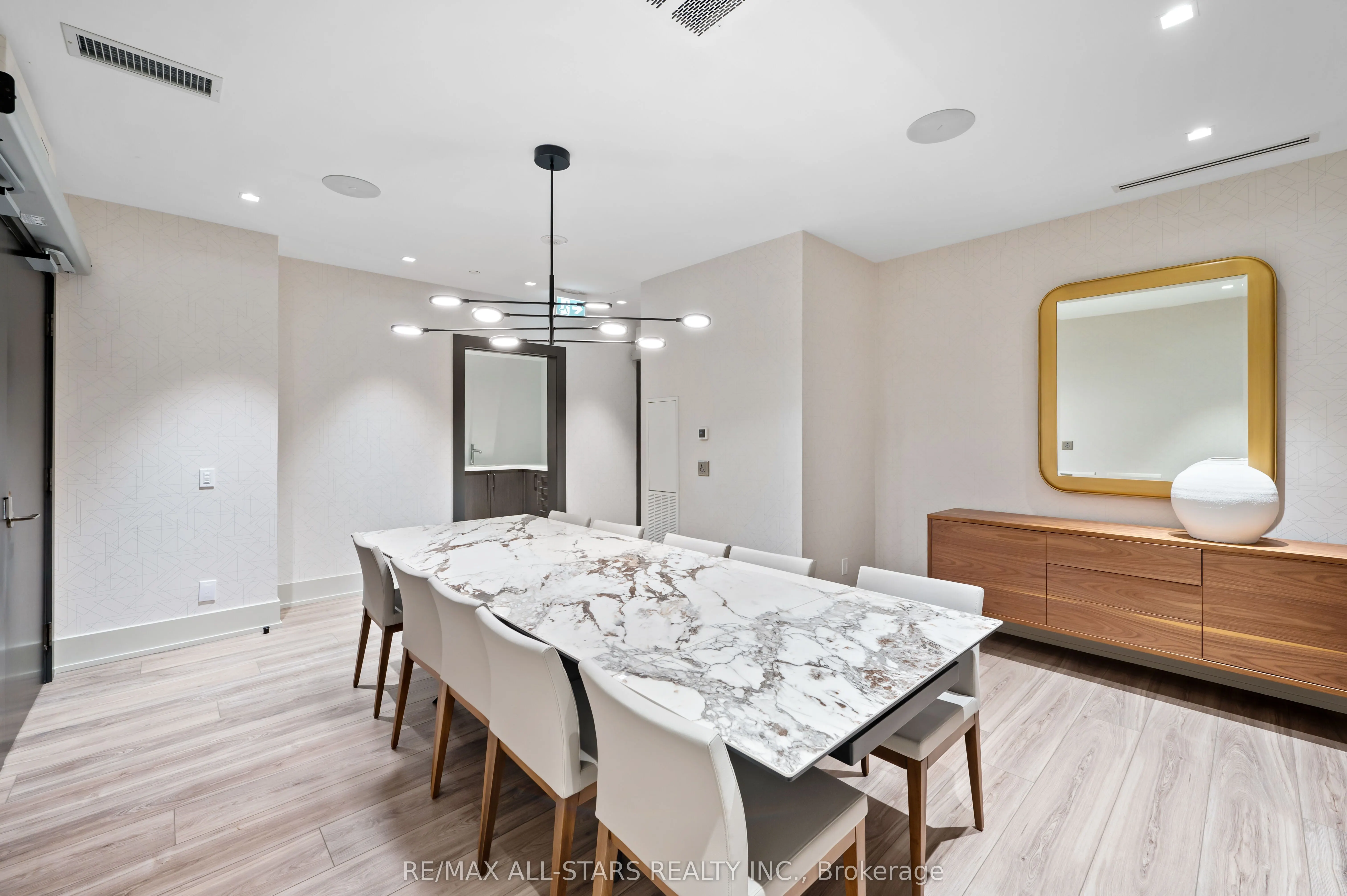 286 Main Street, #411