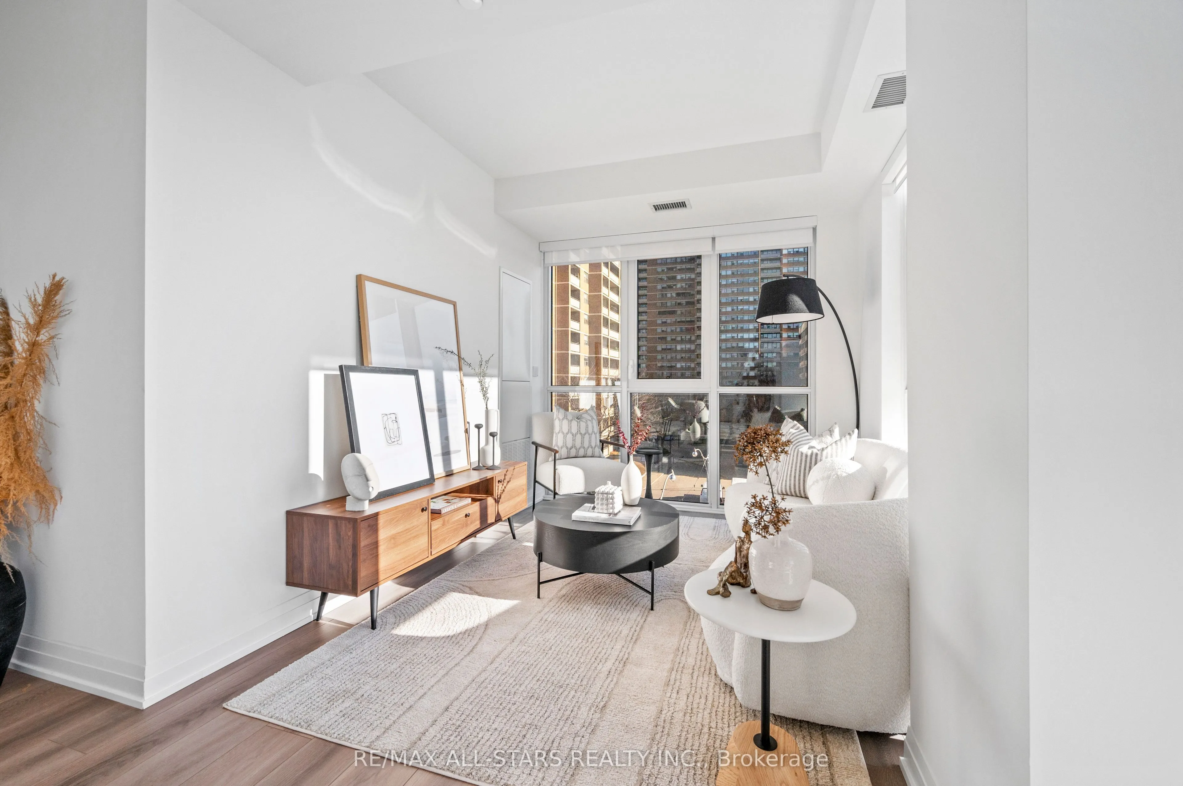 286 Main Street, #411