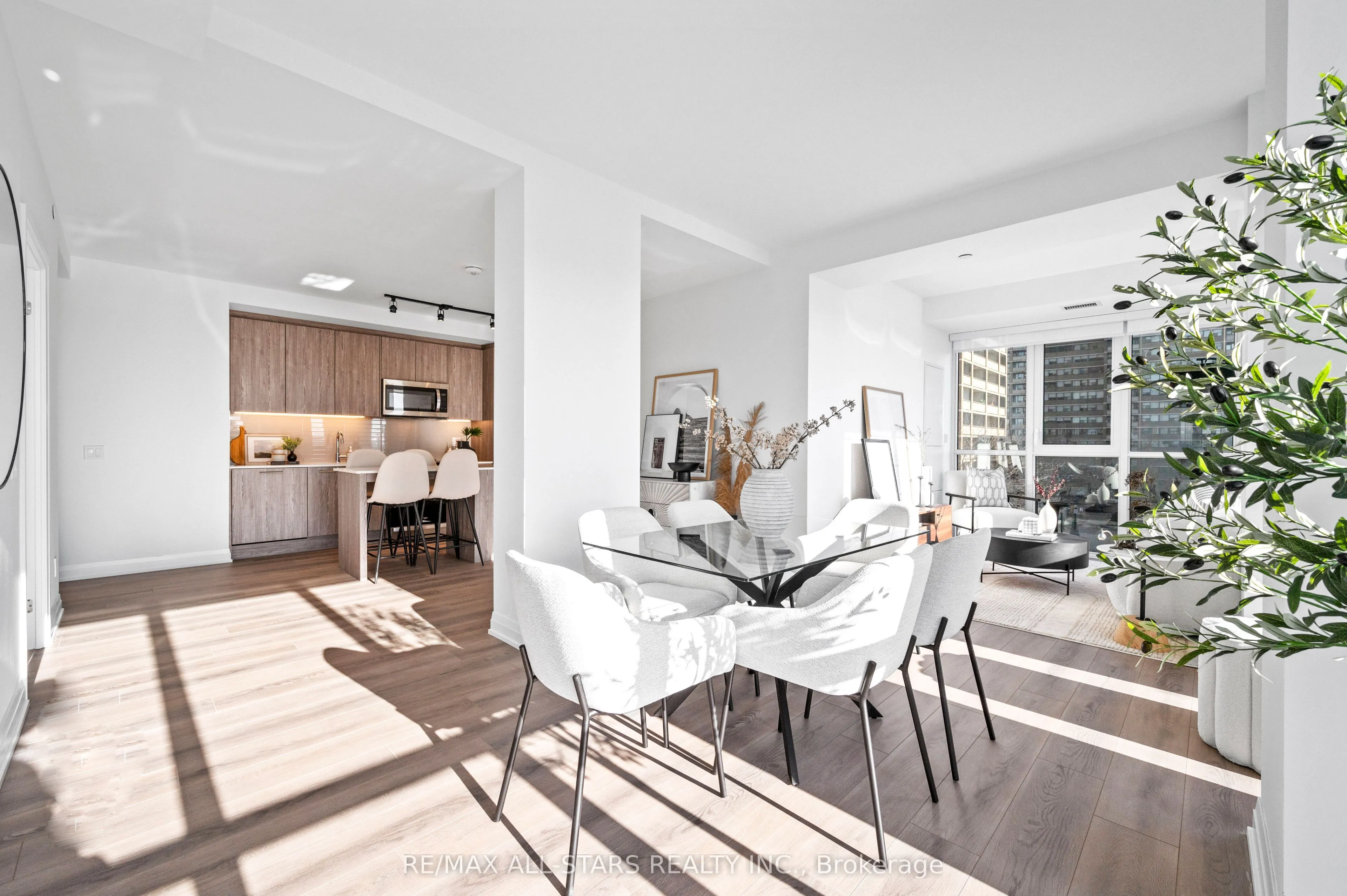 286 Main Street, #411