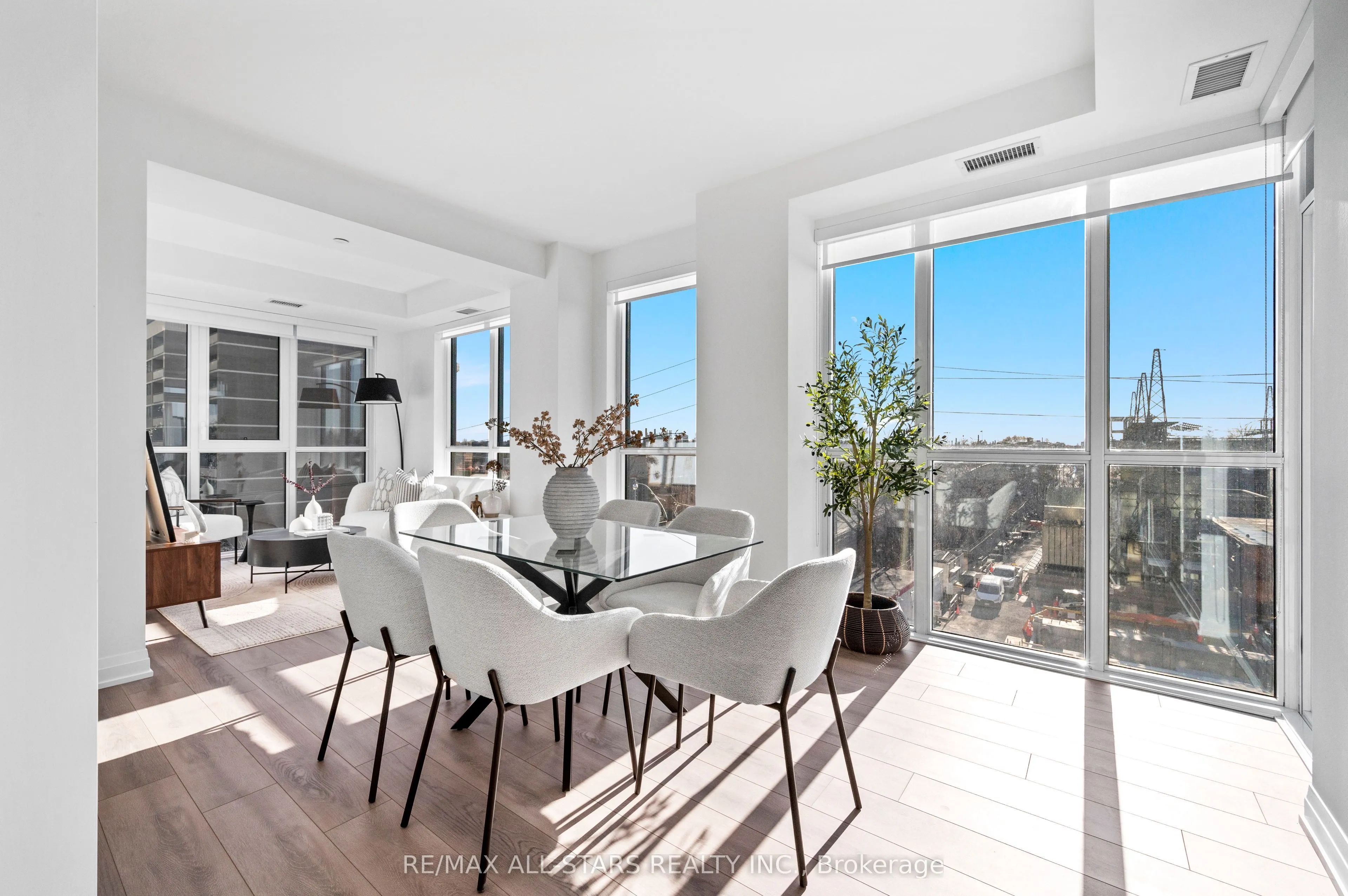 286 Main Street, #411