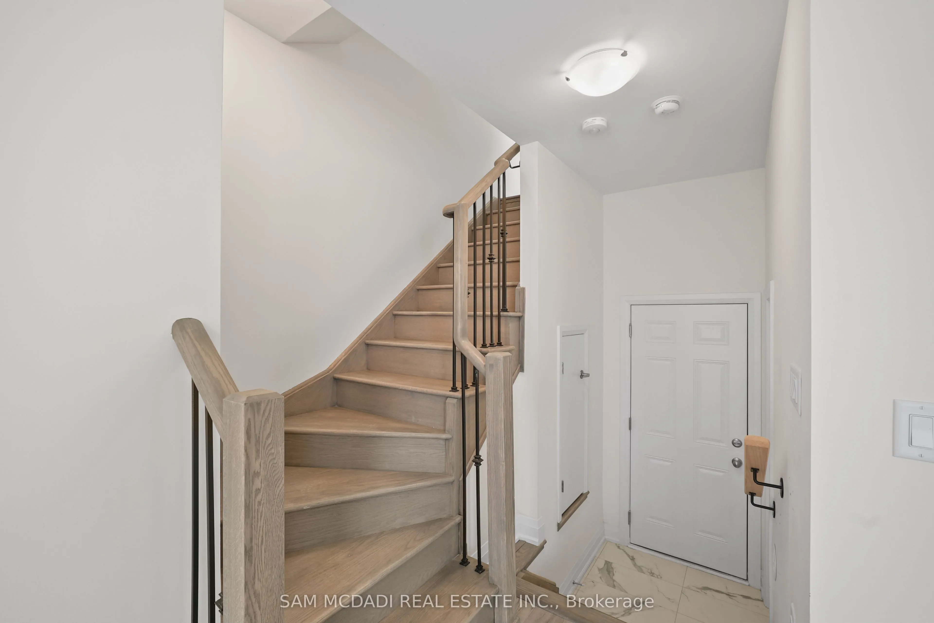 1695 Dersan Street, #601