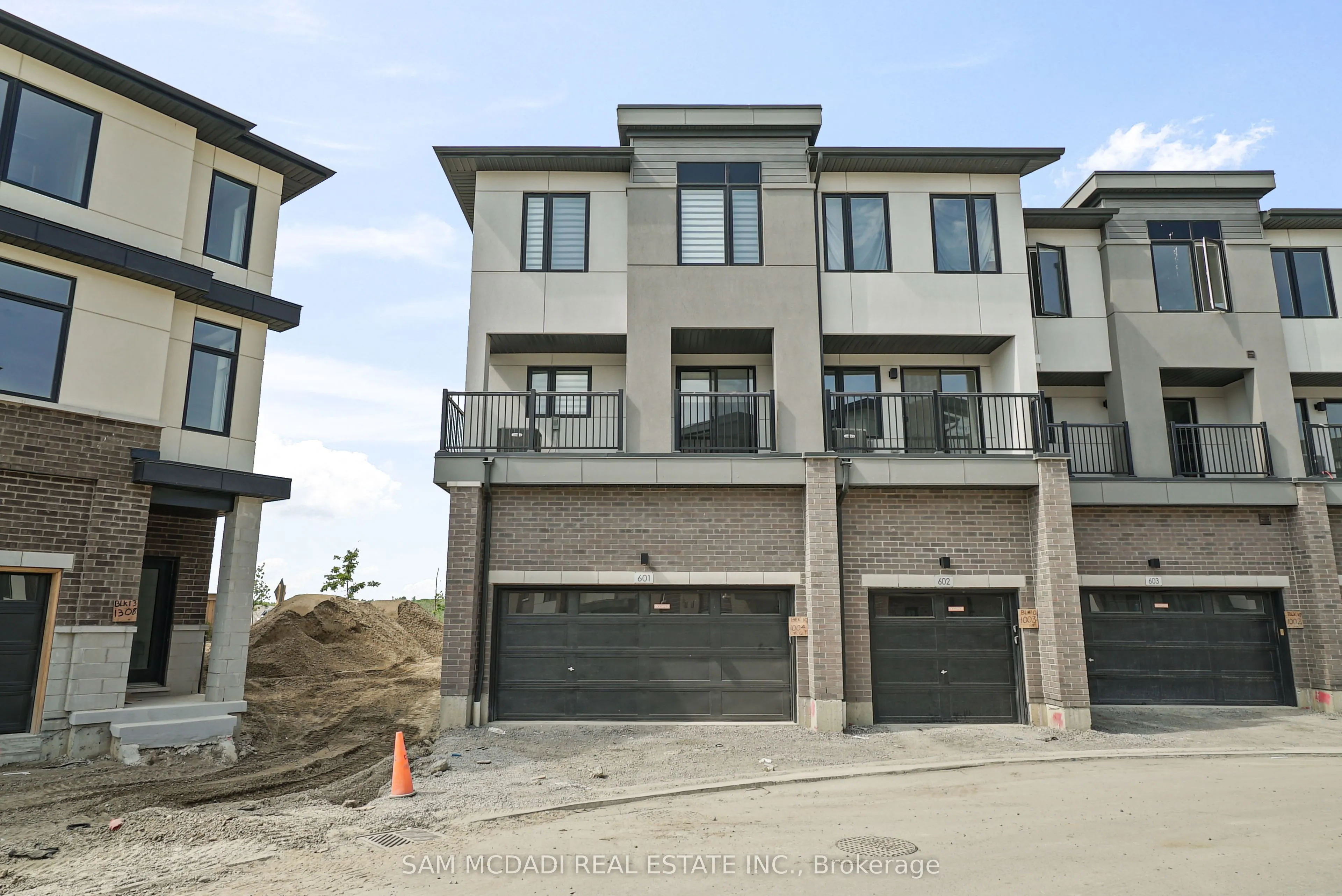1695 Dersan Street, #601