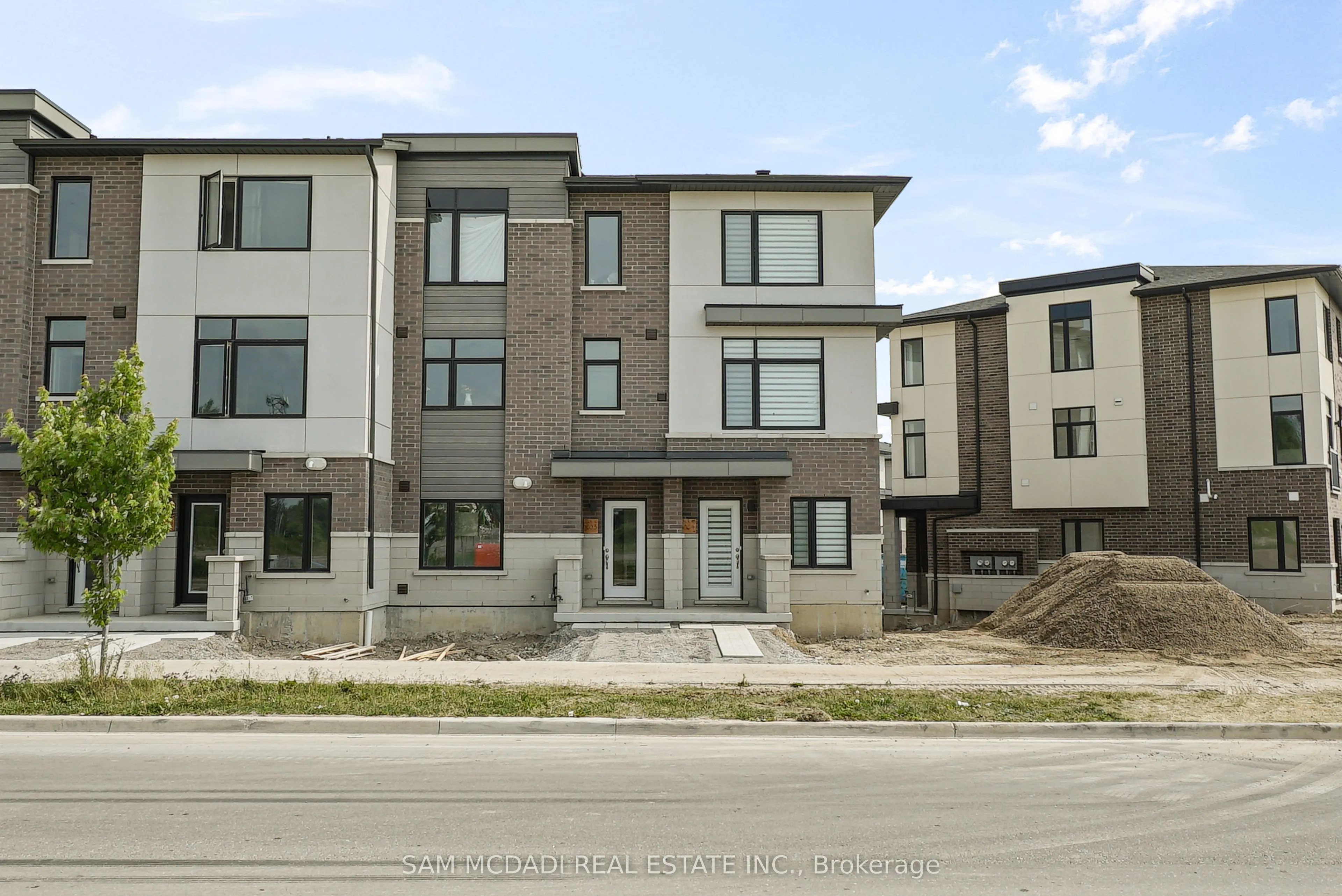 1695 Dersan Street, #601