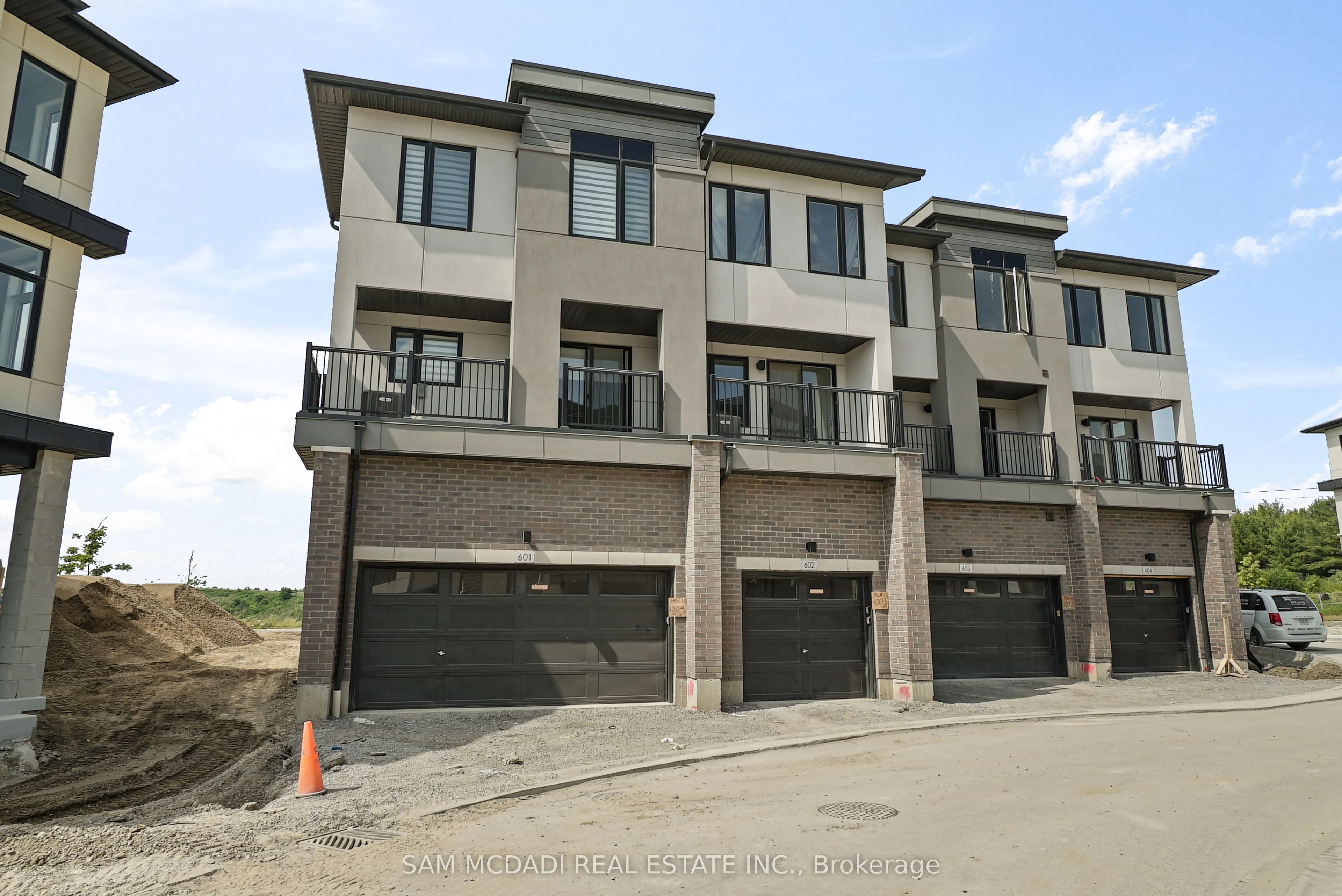 1695 Dersan Street, #601