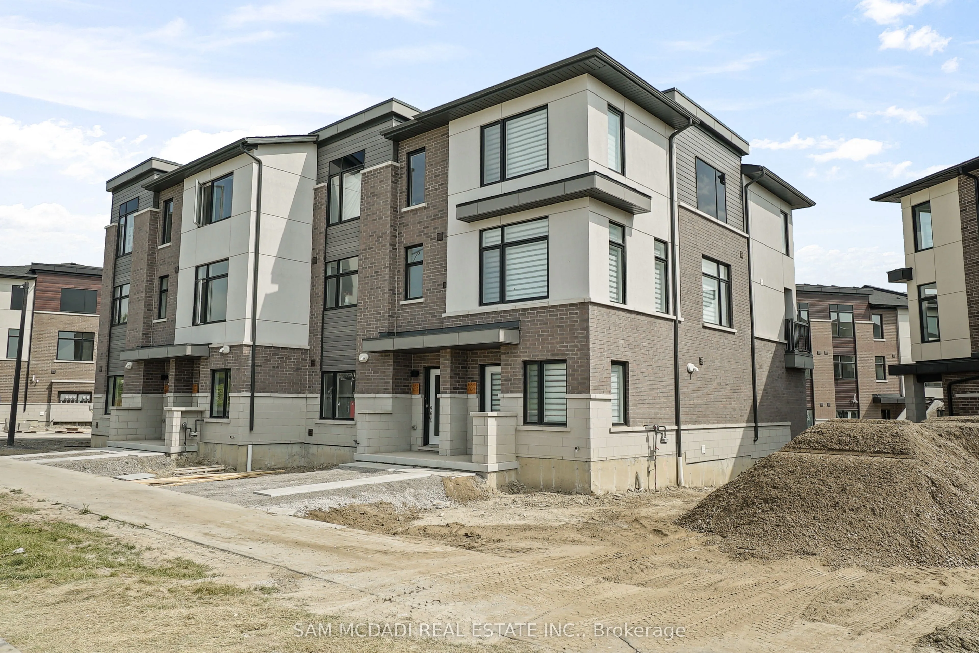 1695 Dersan Street, #601