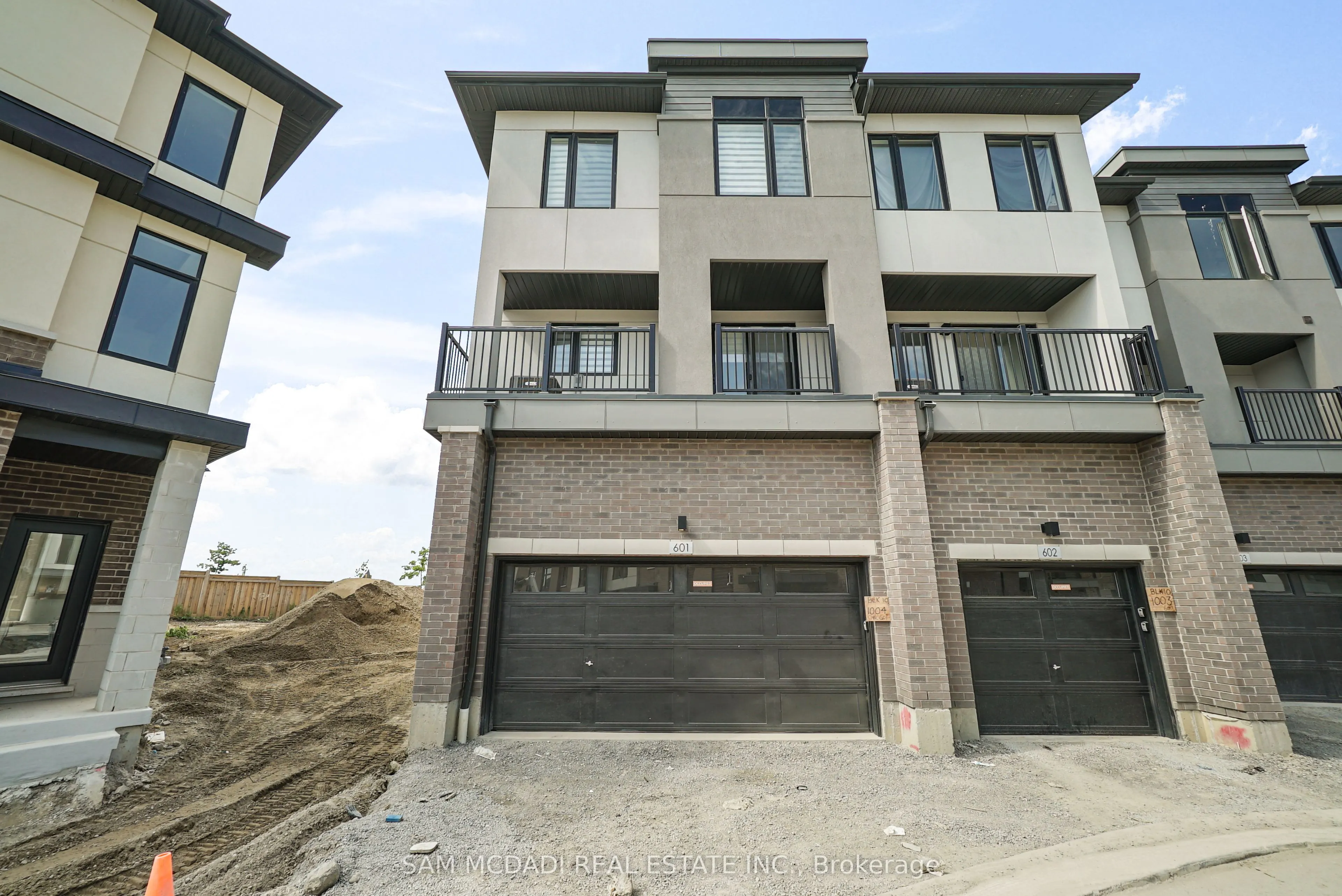 1695 Dersan Street, #601