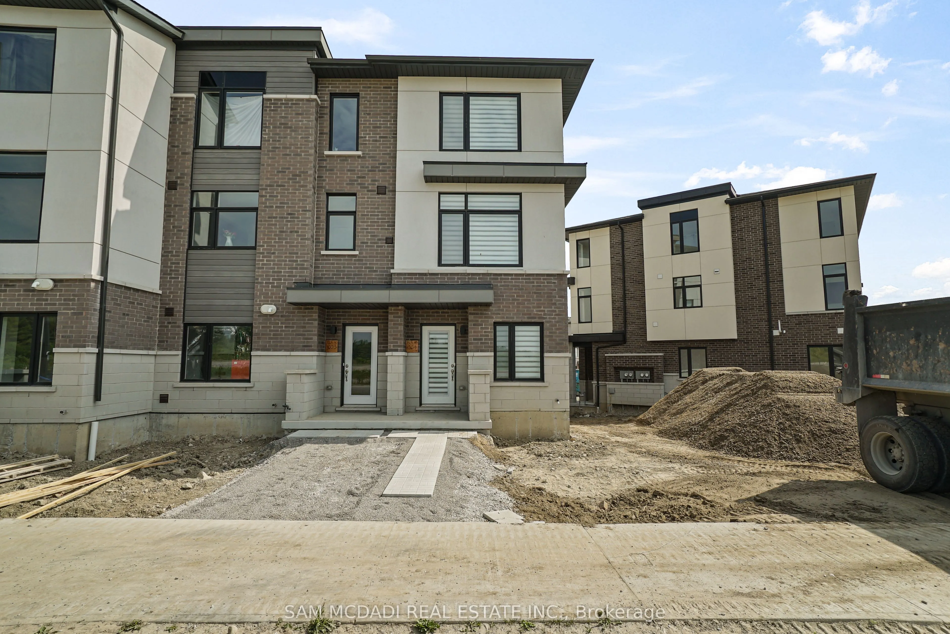 1695 Dersan Street, #601