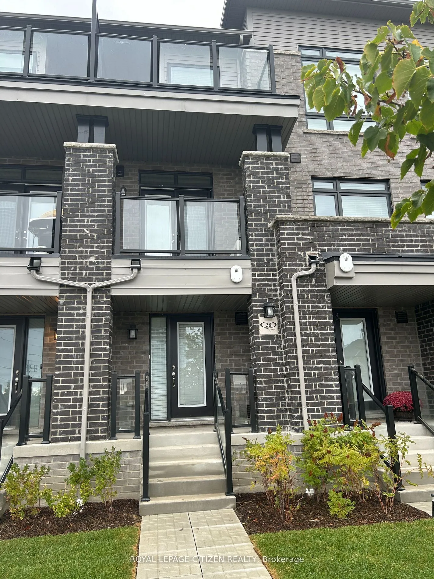 10 Emmas Way E