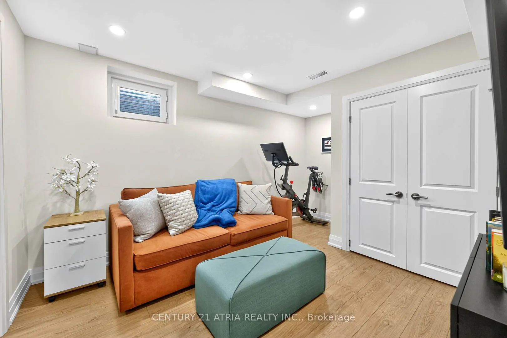 2888 Foxden Square