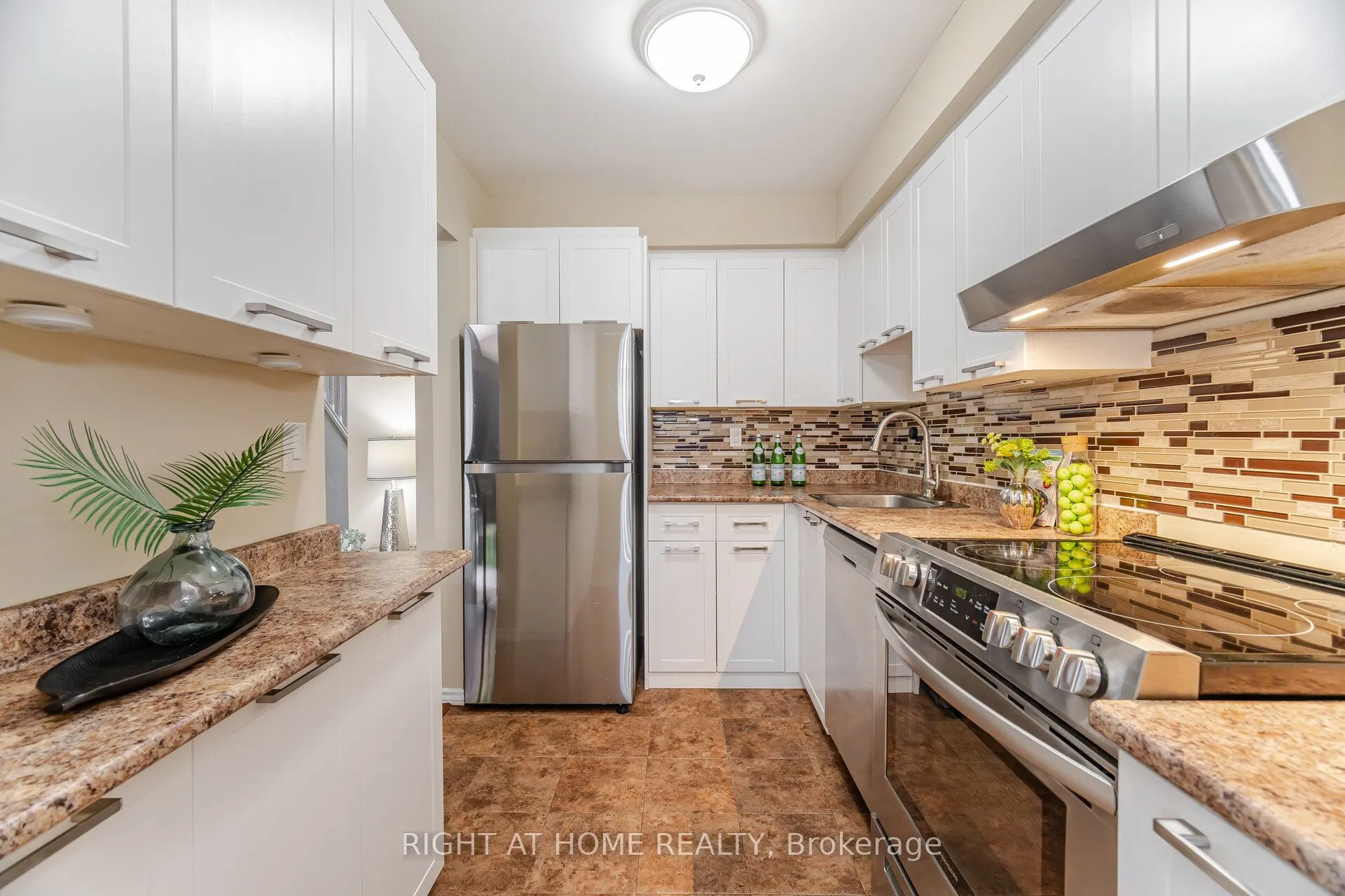 907 Burns Street W, ## 45