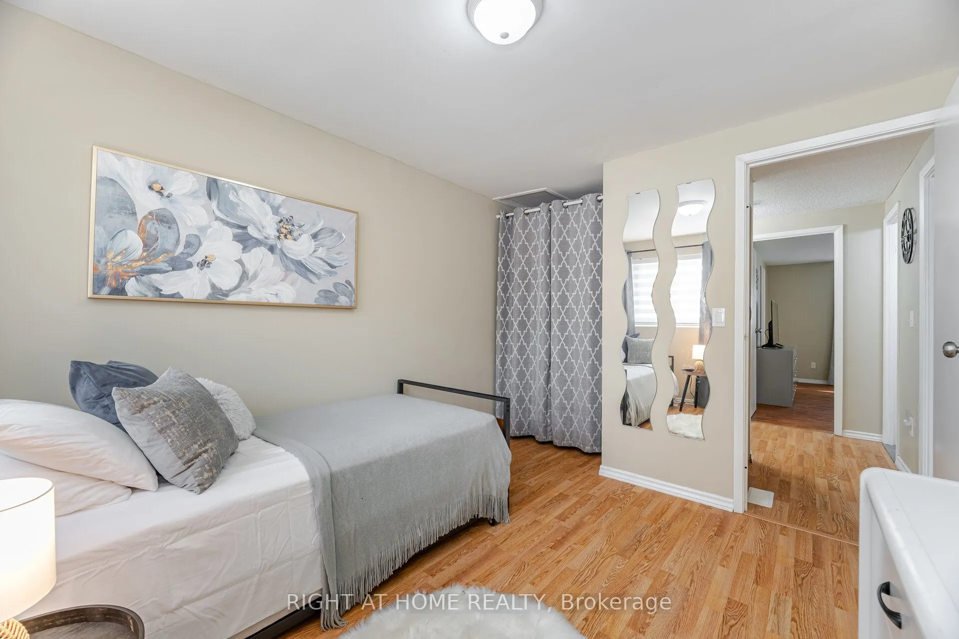907 Burns Street W, ## 45