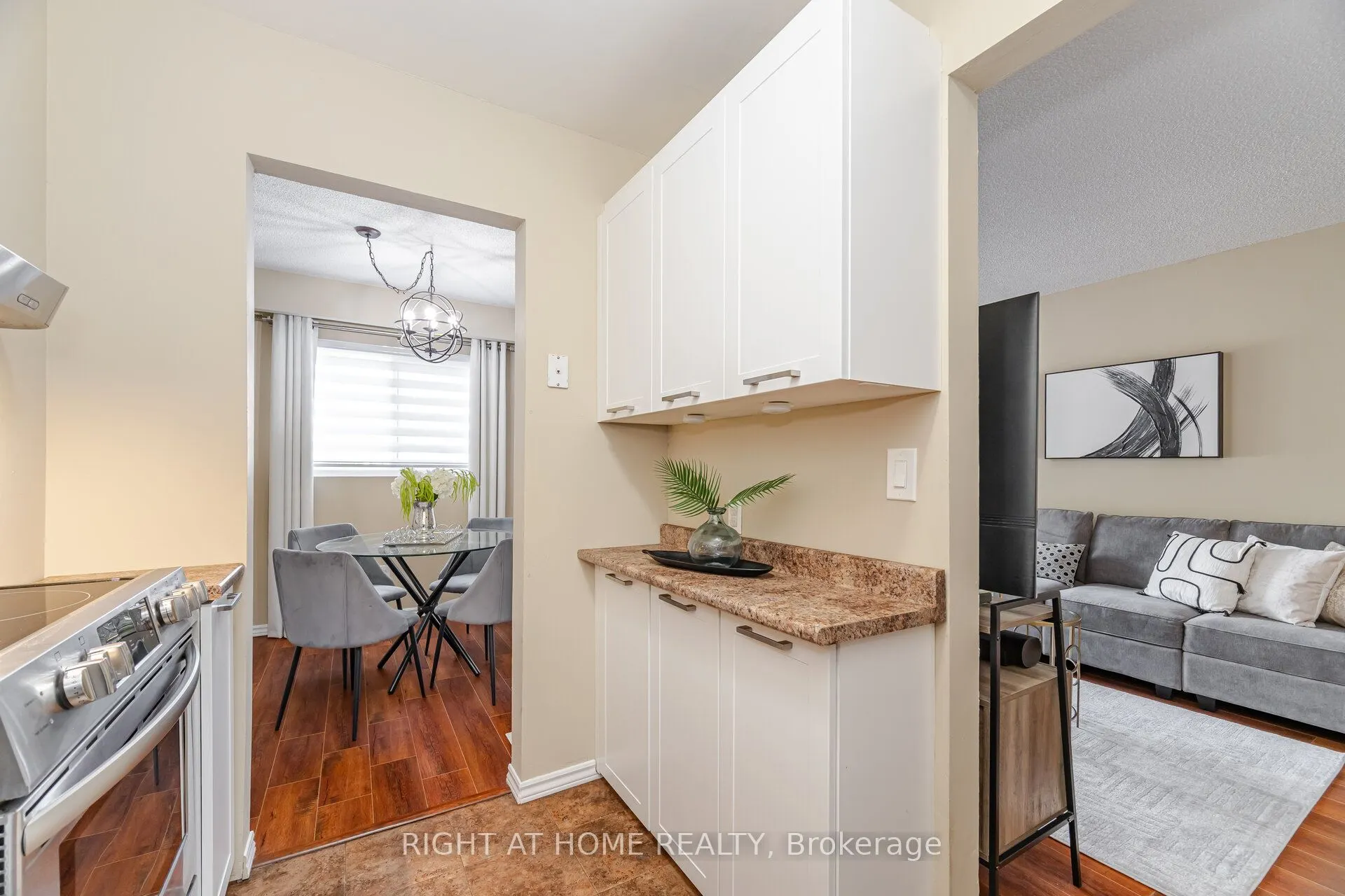 907 Burns Street W, ## 45