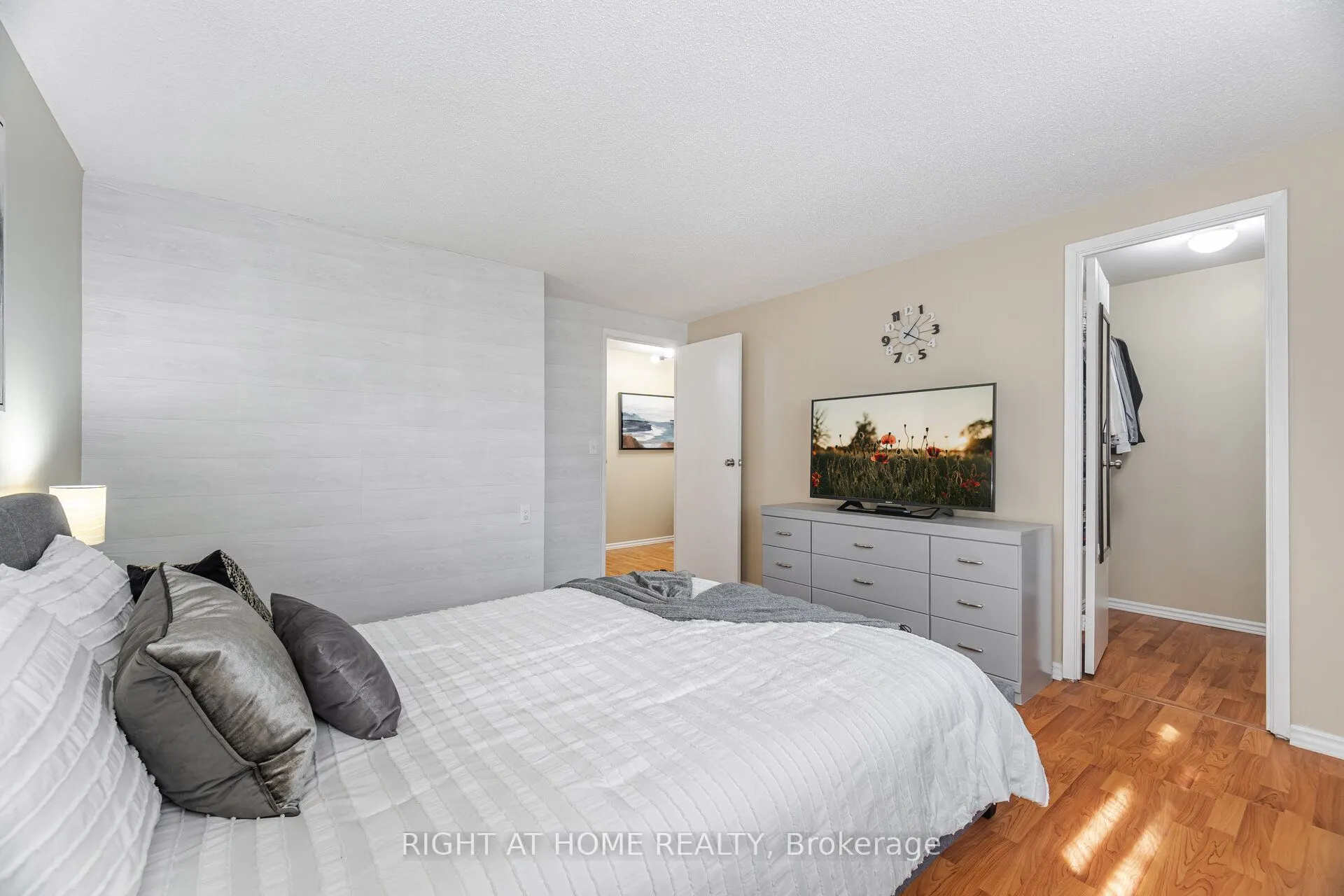 907 Burns Street W, ## 45