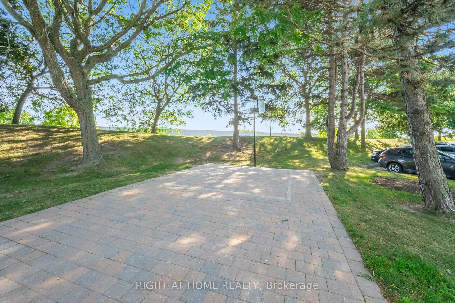 907 Burns Street W, ## 45