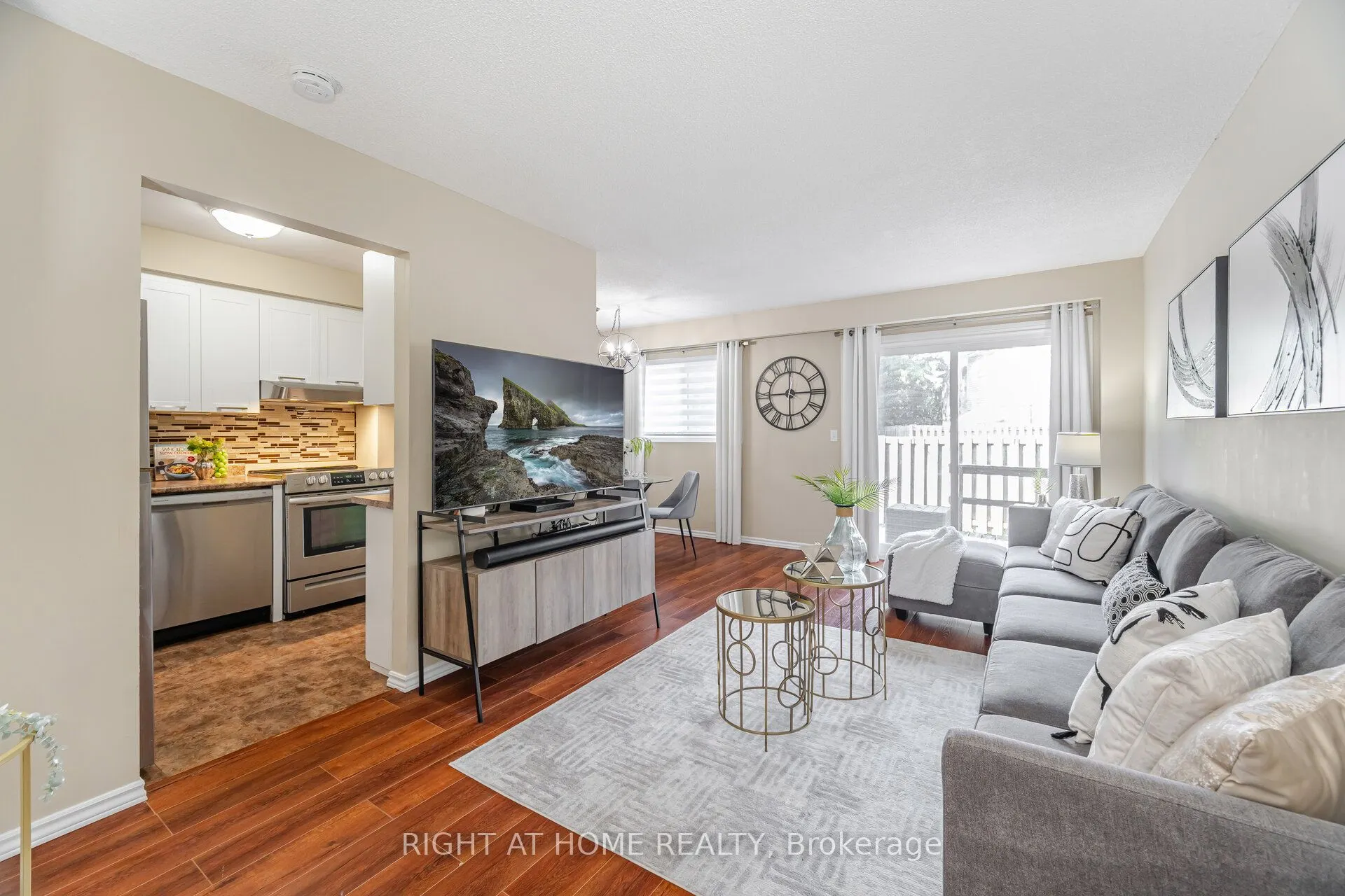 907 Burns Street W, ## 45