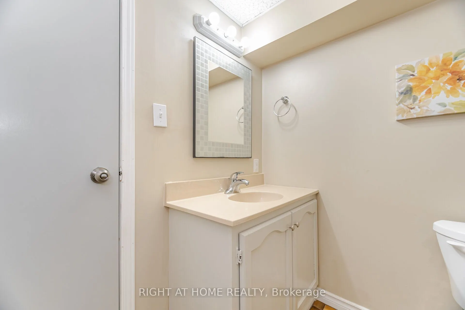907 Burns Street W, ## 45