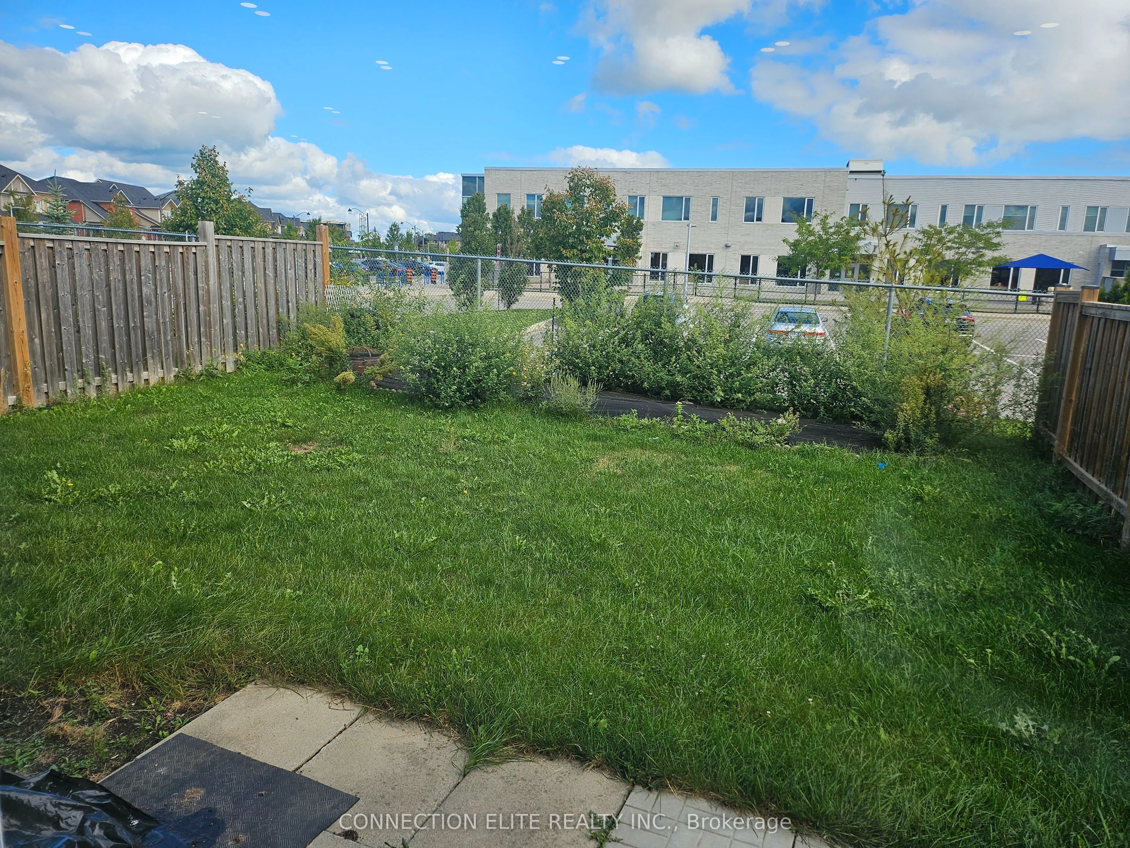 216 Pimlico Drive E
