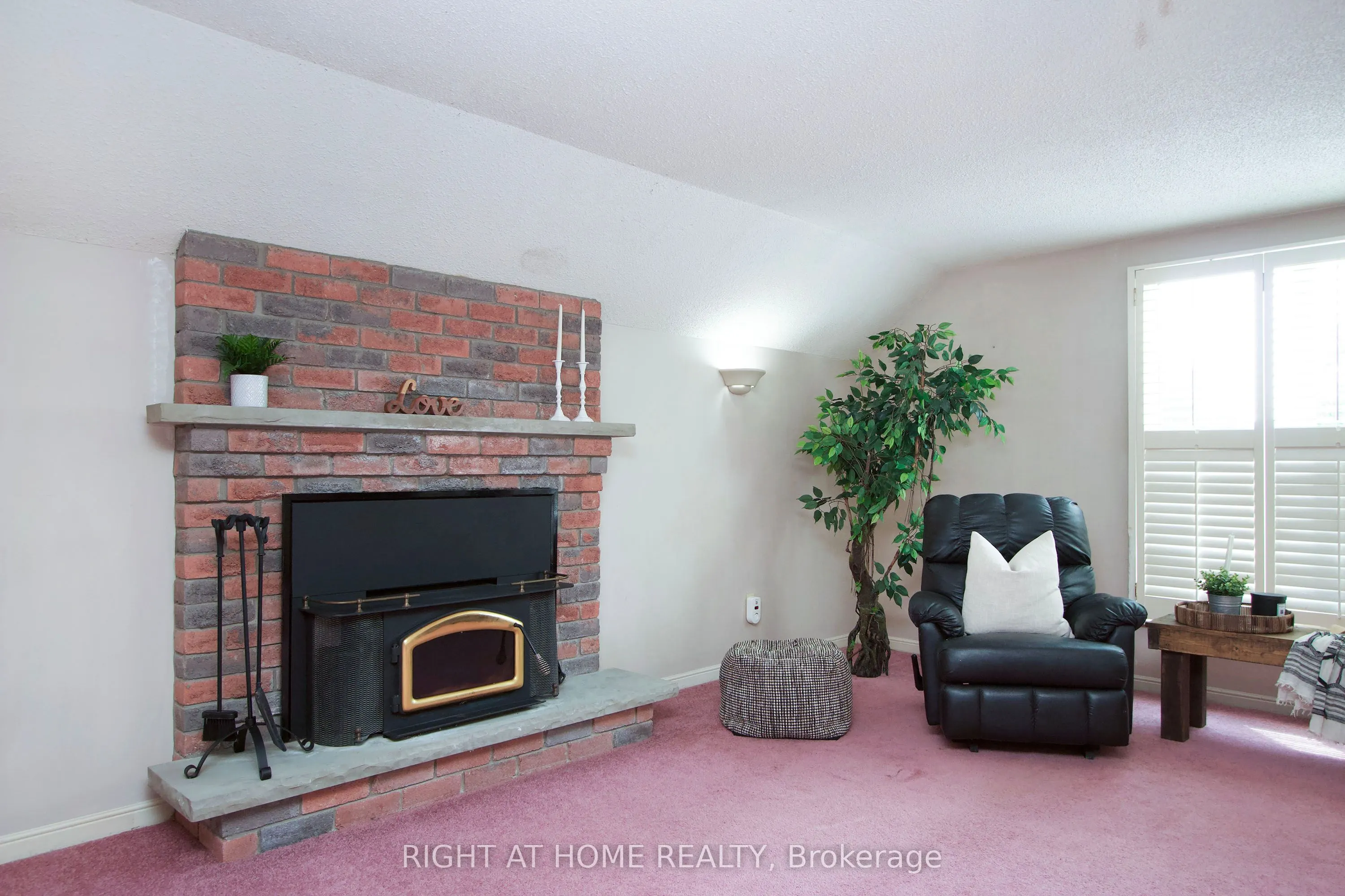 102 Hialeah Crescent