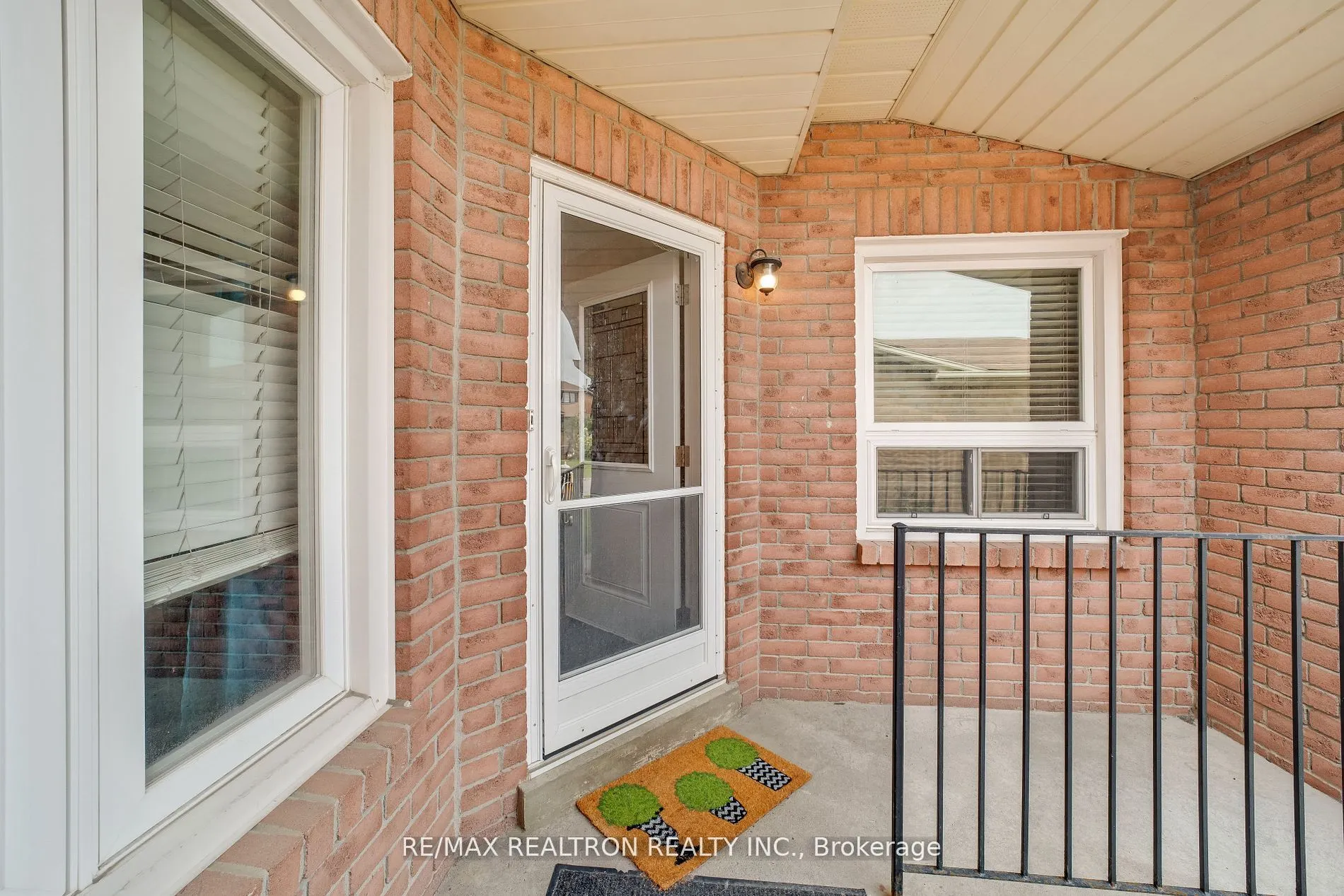 1632 Fairfield Crescent