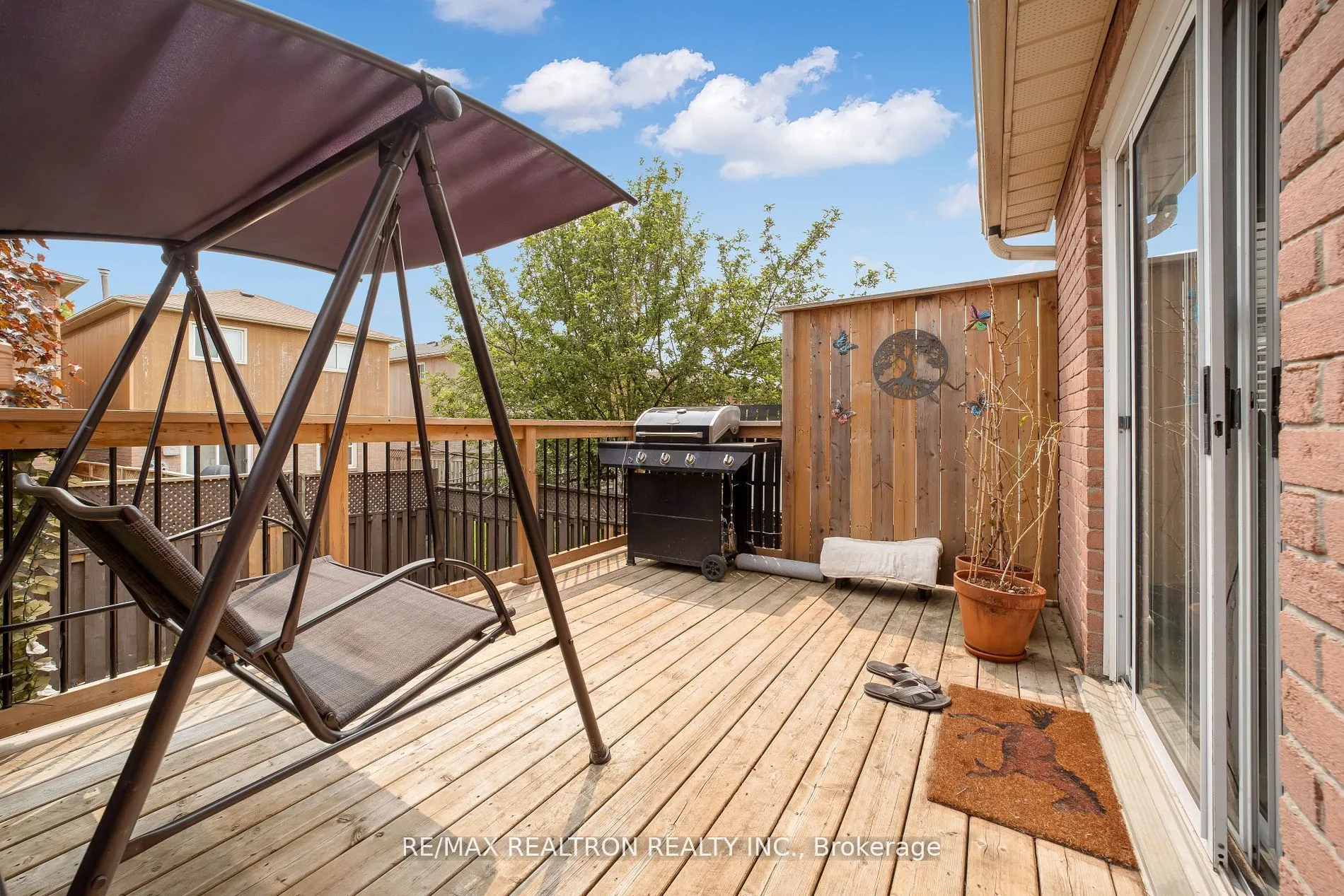 1632 Fairfield Crescent