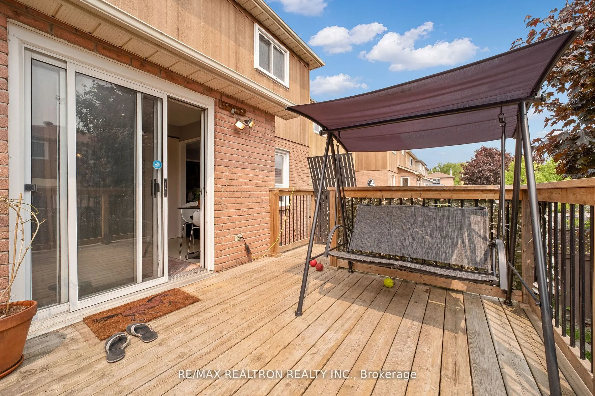 1632 Fairfield Crescent