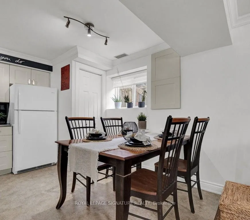 717 Keates Avenue, #Lower