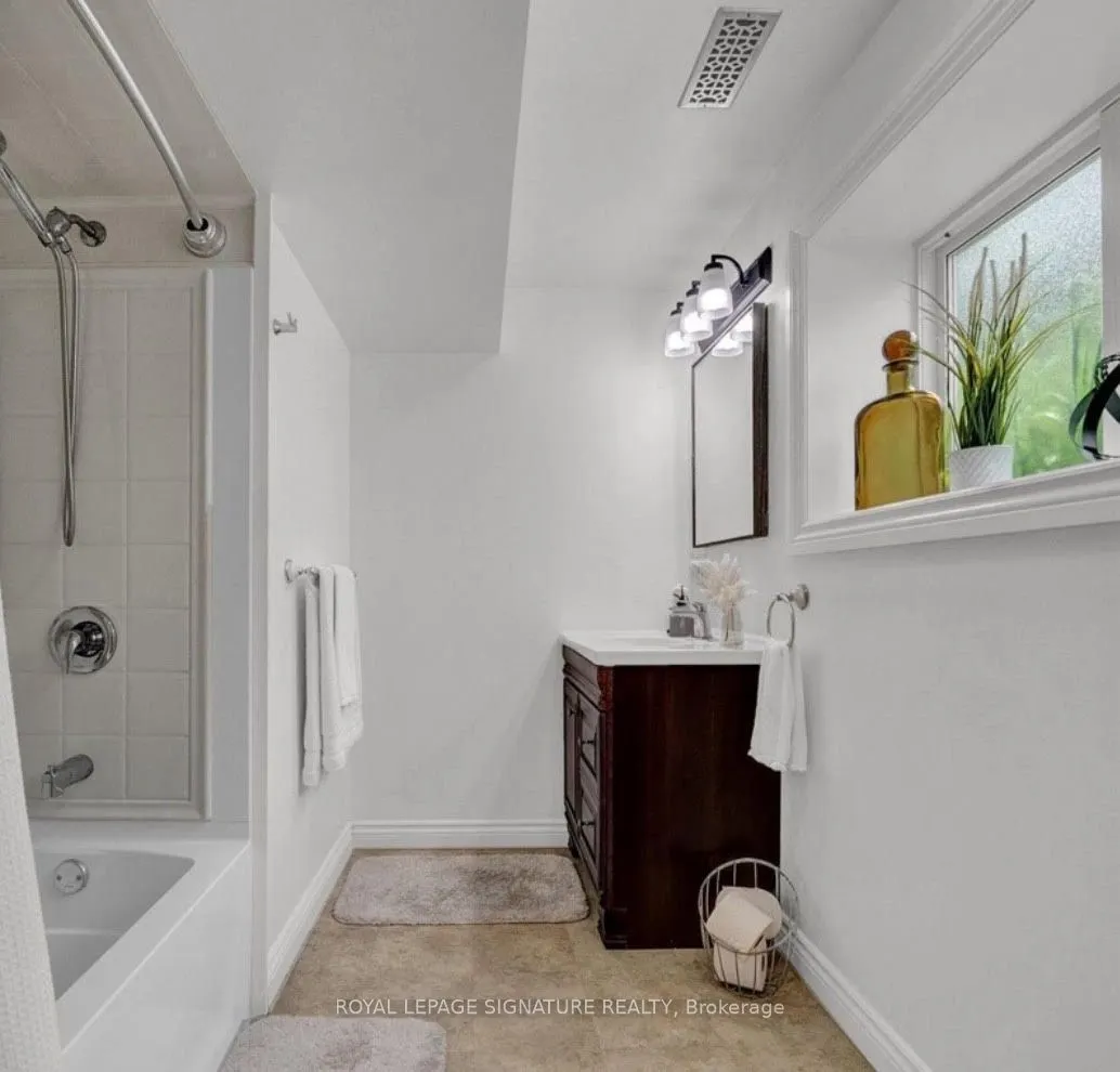 717 Keates Avenue, #Lower